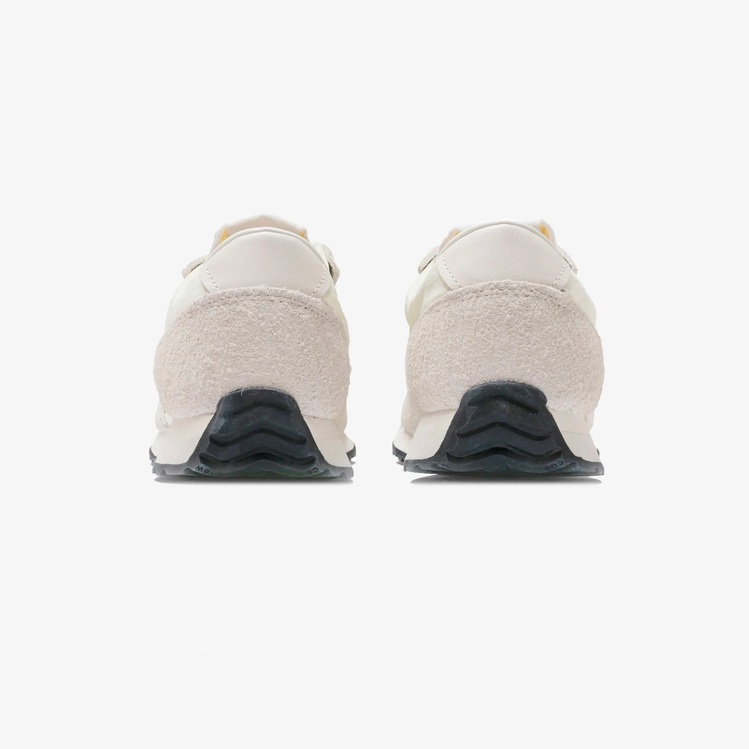 daily commuters' sneakers Mid - range 471