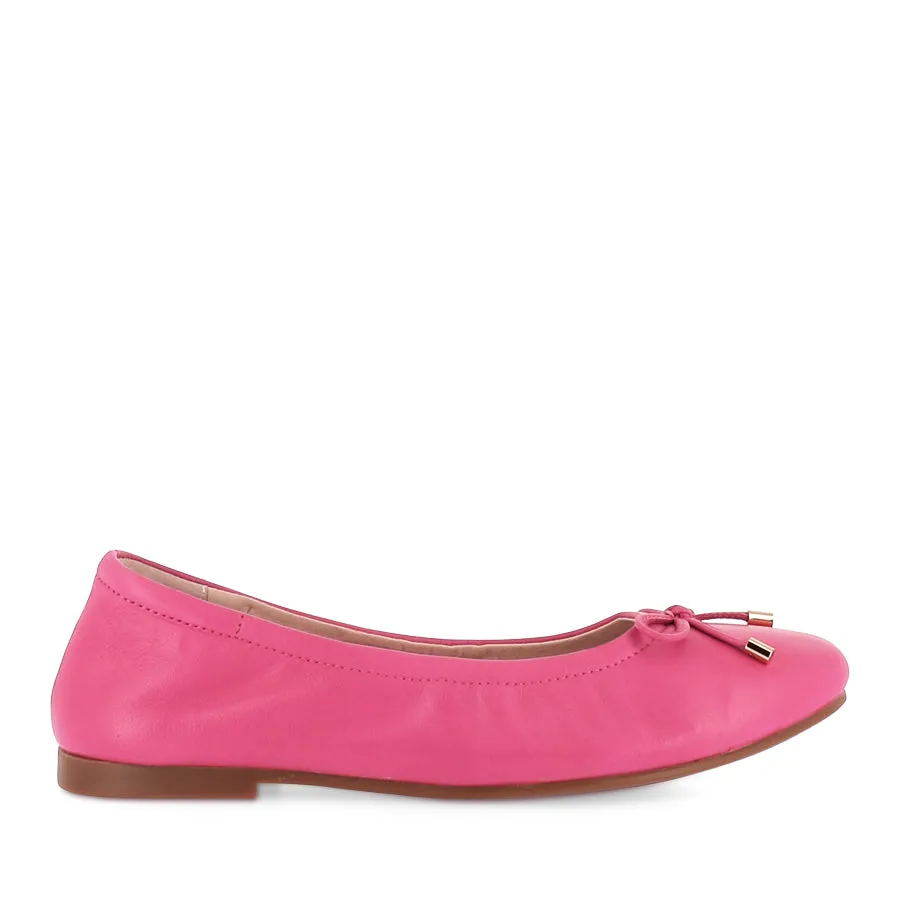 PONCHO - FUCHSIA LEATHER Flower Field Slip Guard