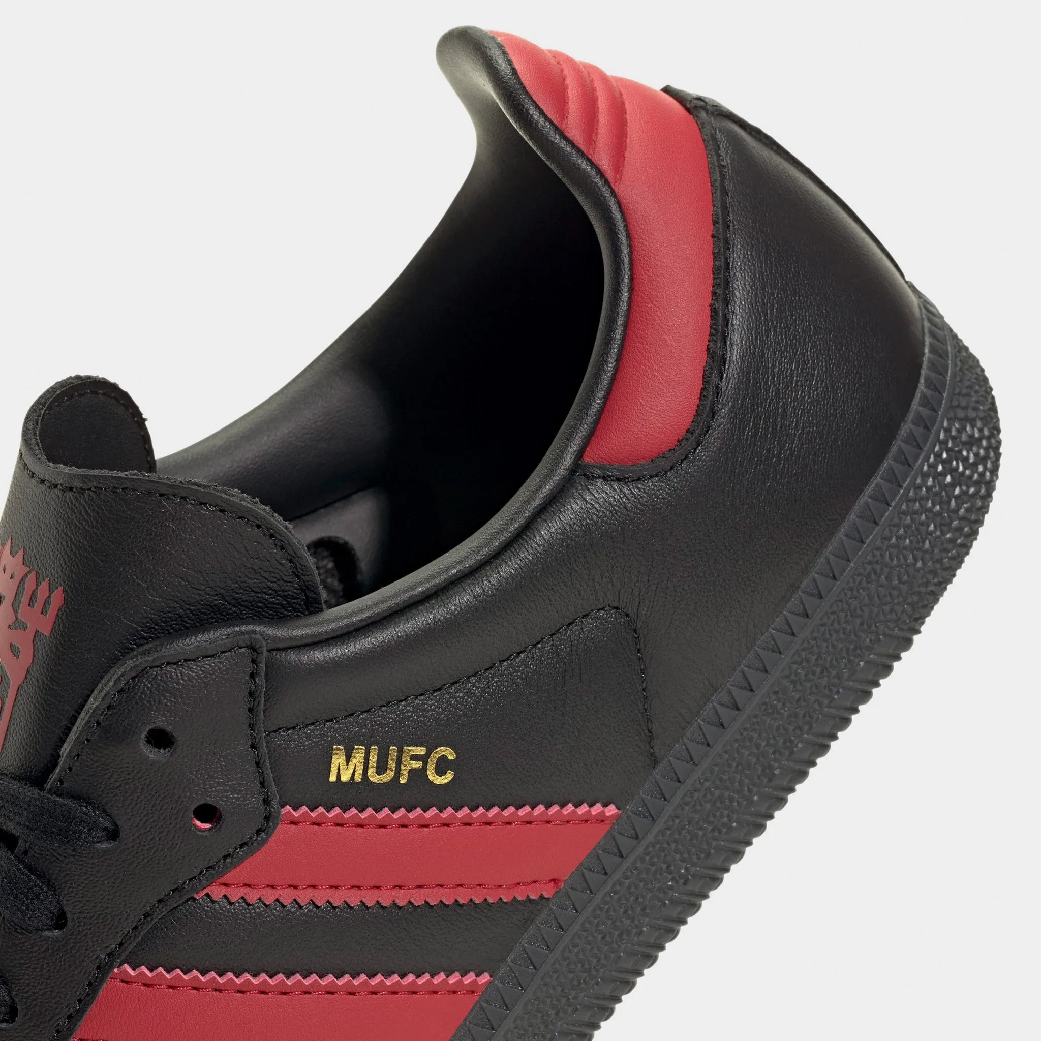 adidas MUFC Samba Black / Red Arch Stabilizer System Thermoregulating Layers