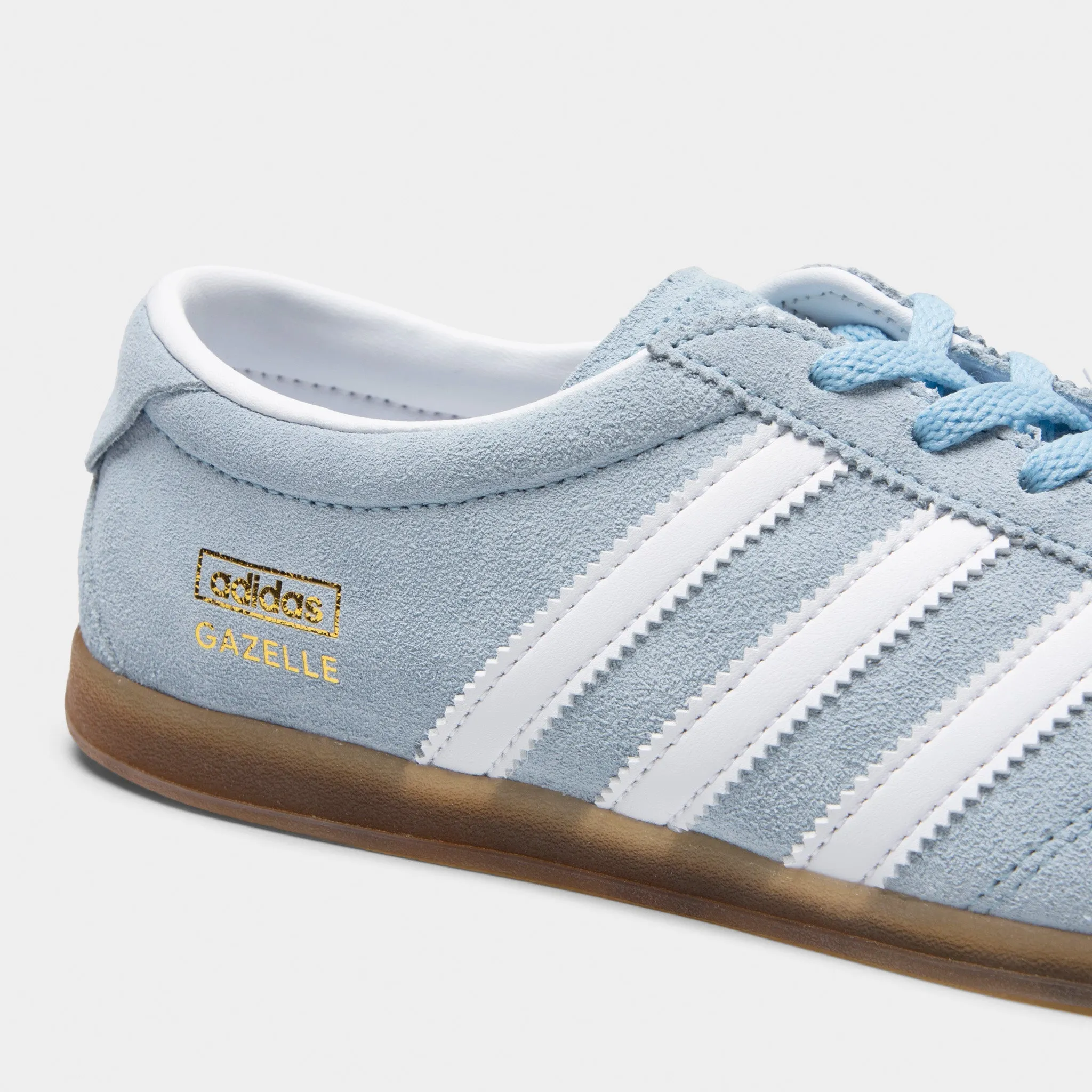 adidas Originals Women's Gazelle Lo Pro Clear Sky / White - Gum low - cut school students