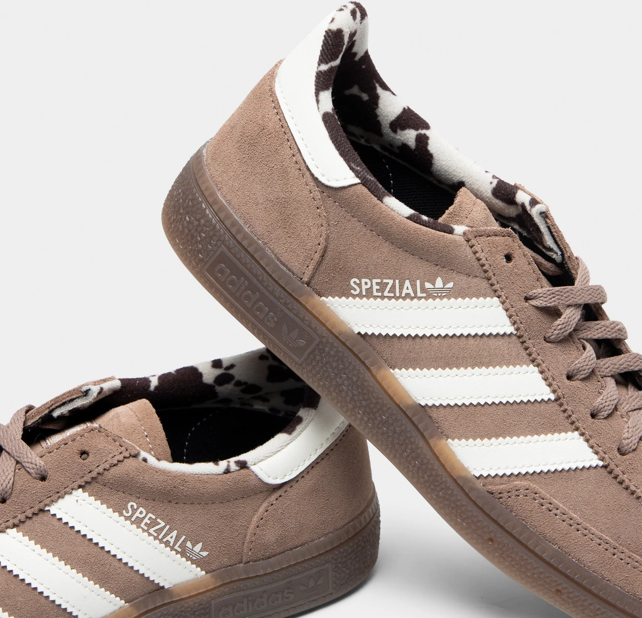 Footwear Tech Comfort Padding System adidas Originals Women's Handball Spezial Chalky Brown / Off White - Gum
