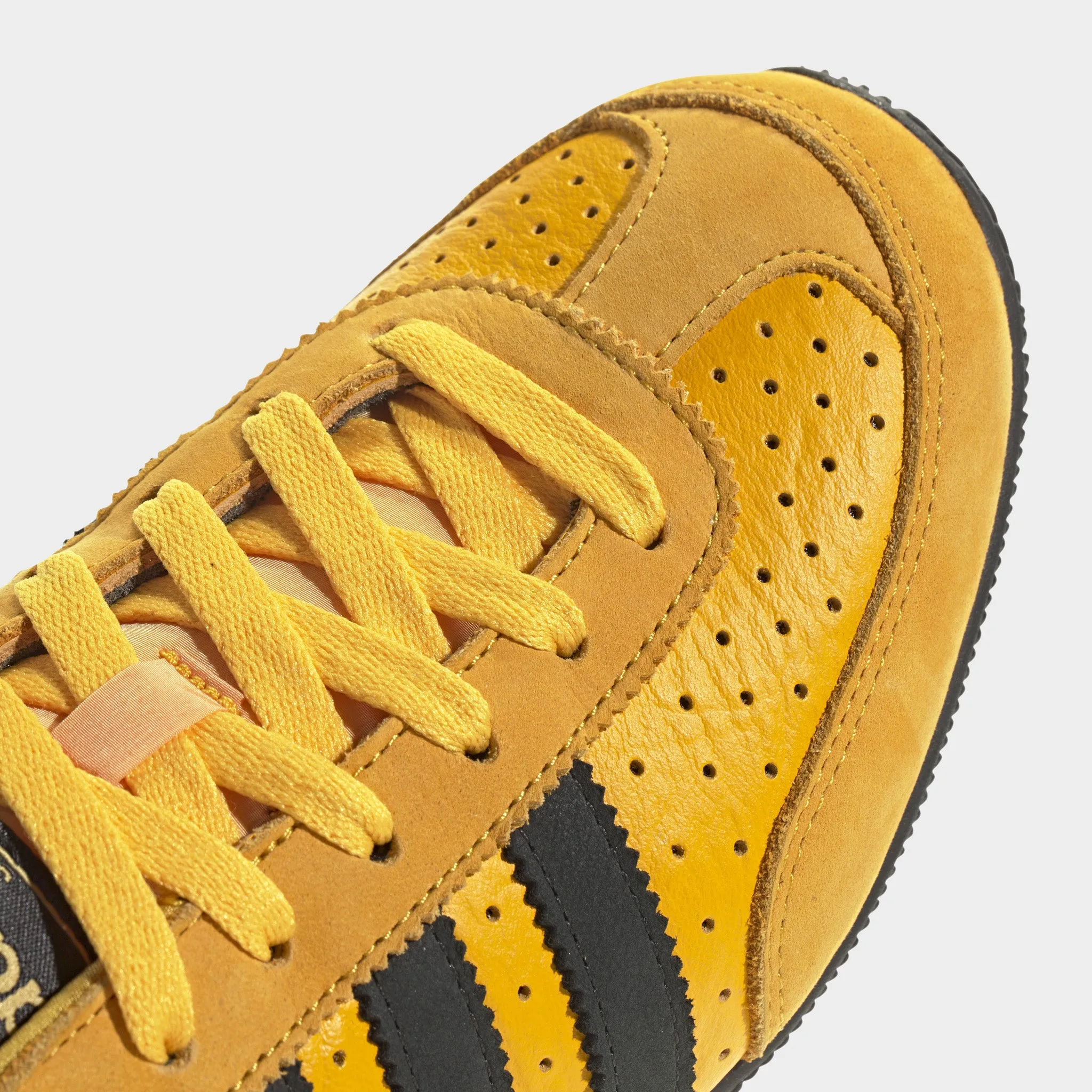 Boost Step Temperature Regulating Fabrics adidas Originals Women's Japan Crew Yellow / Black - Gold