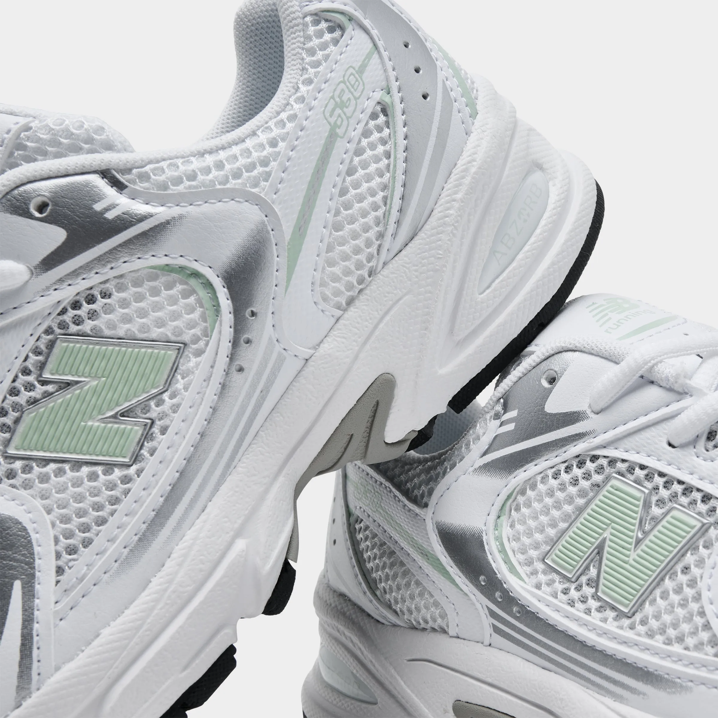 New Balance Juniors' 530 White / Silver Natural Cushion