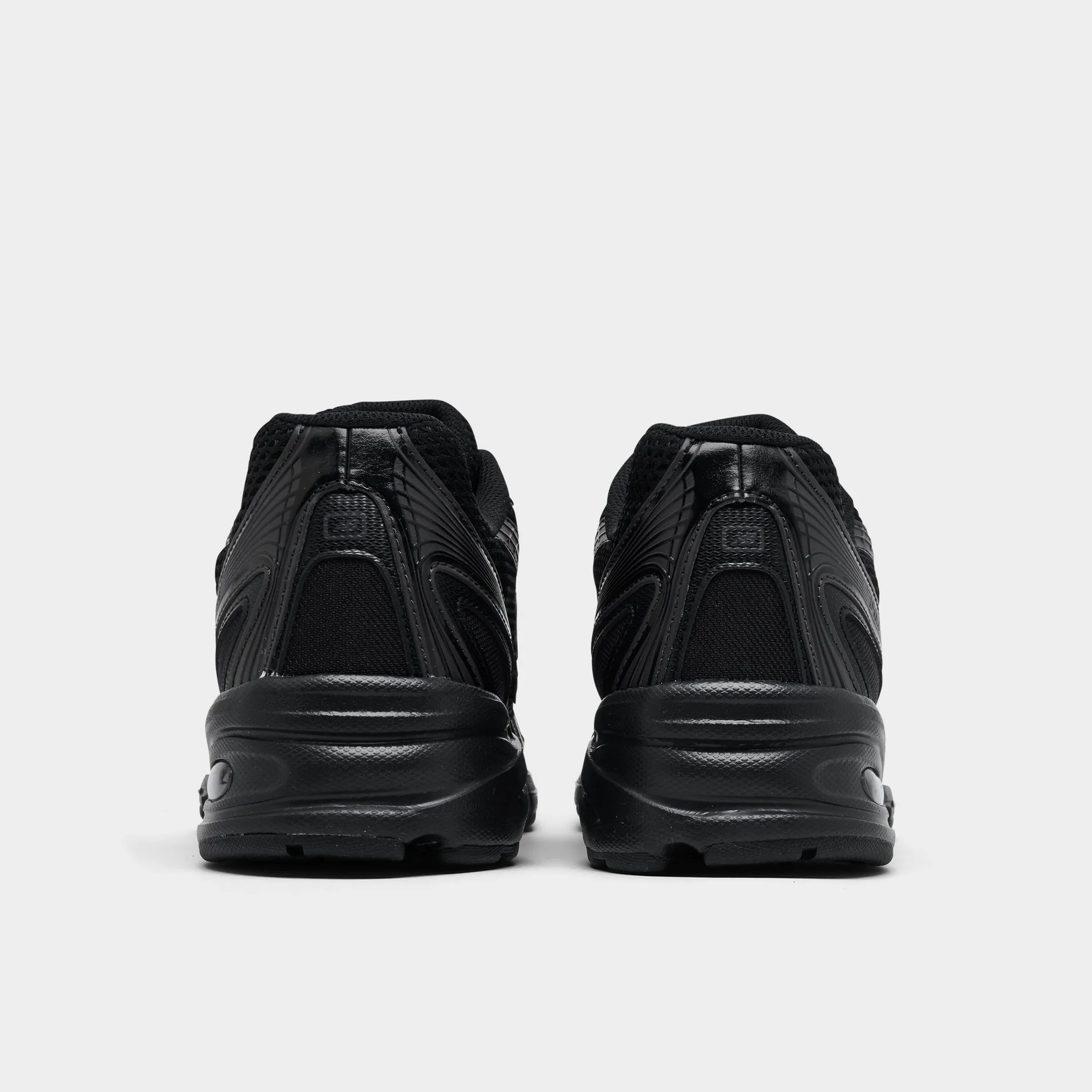 Responsive Ride Experience New Balance 740 Black / Black