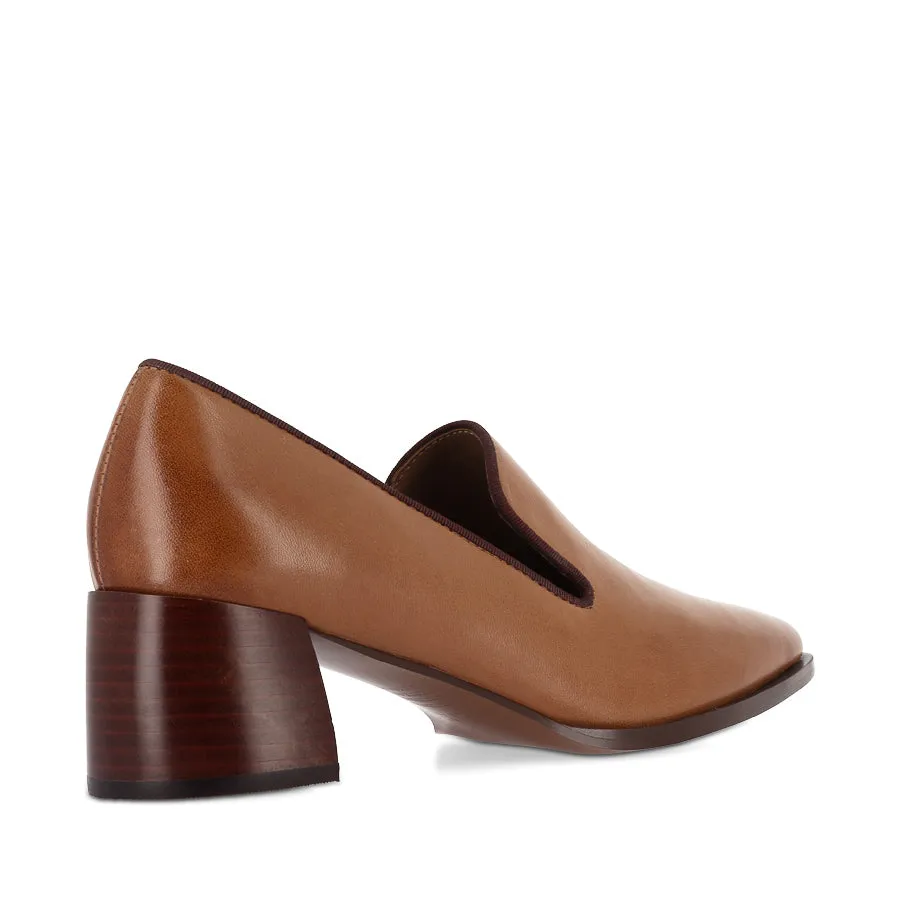 AURIELIA - BRANDY LEATHER Errand Day Grip Walk