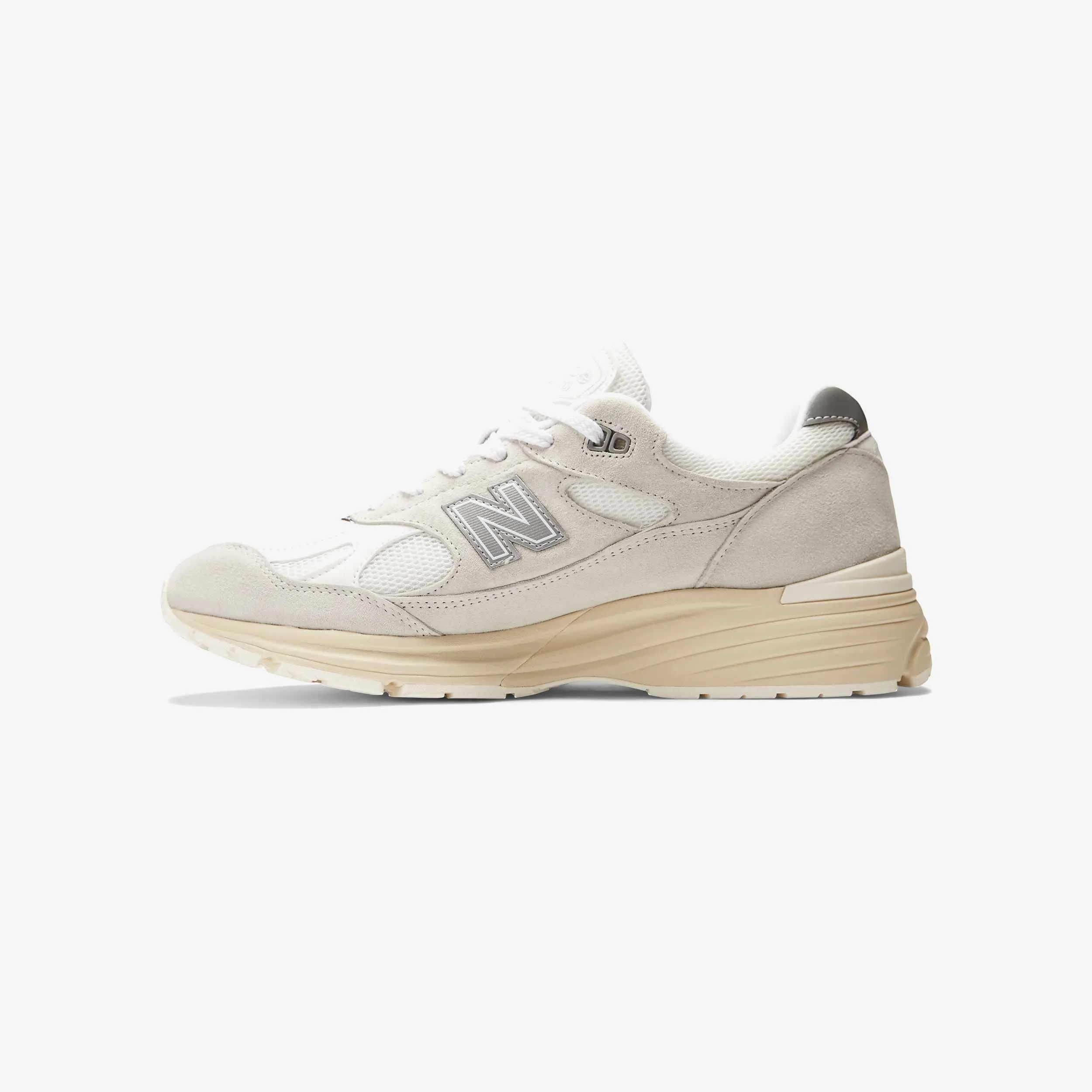 Ultra-soft performance Embroidered Made in UK 991v2