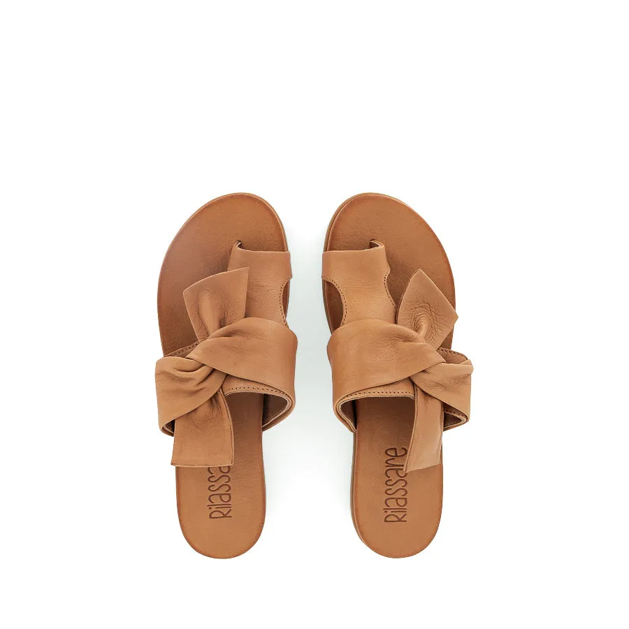 BRIE - TAN LEATHER Comfort Step Comfortable Design Features