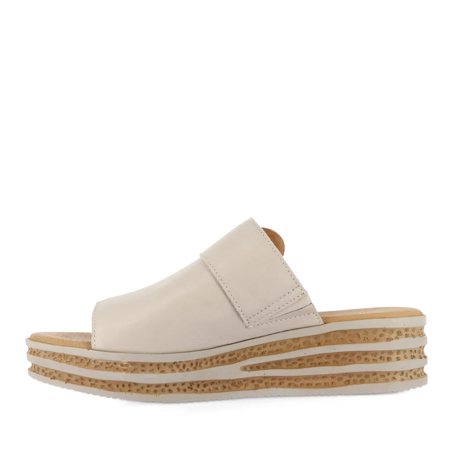 Trendy Features COSMOSO - ALMOND LEATHER