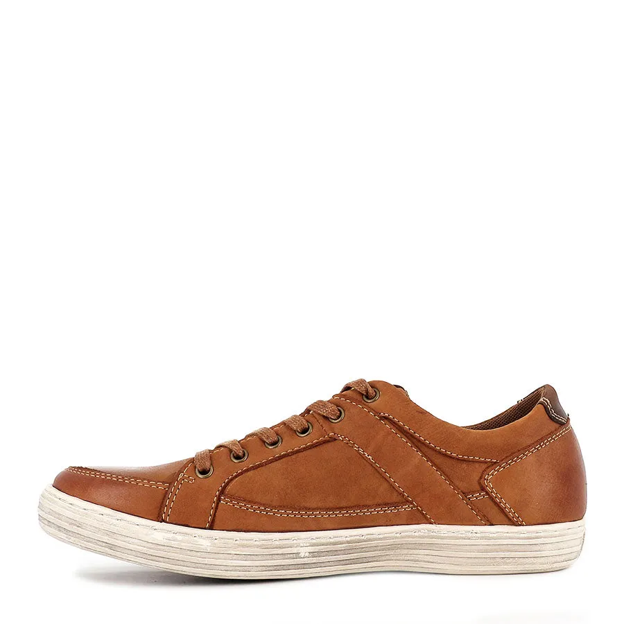 CLARKE - TAN LEATHER Long Hours Low Top Design