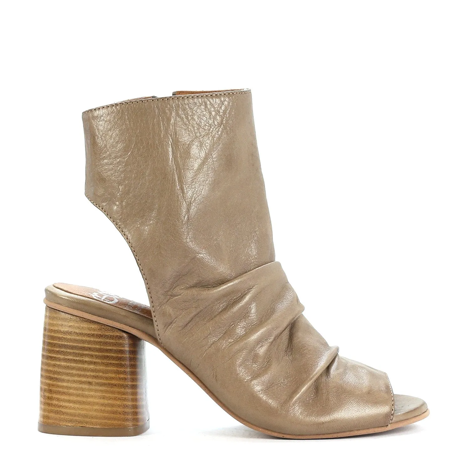Tade Leather Sandals Wave Glow Casual Slip-ons