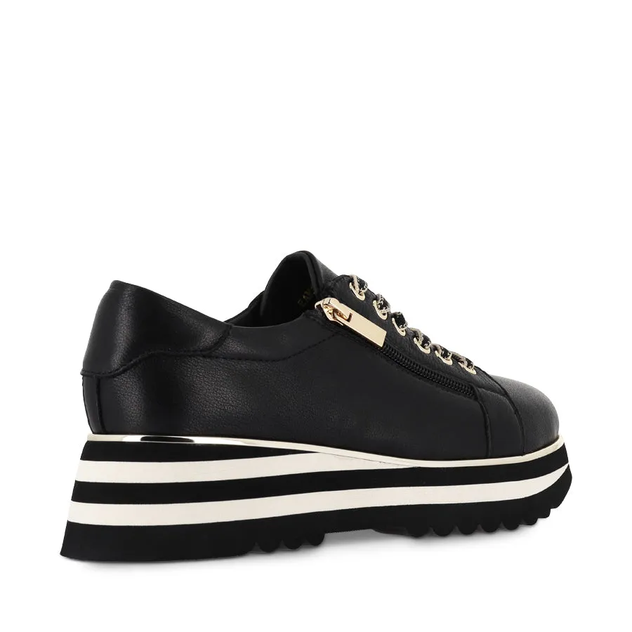 EAMMES - BLACK LEATHER morning jog Style focused