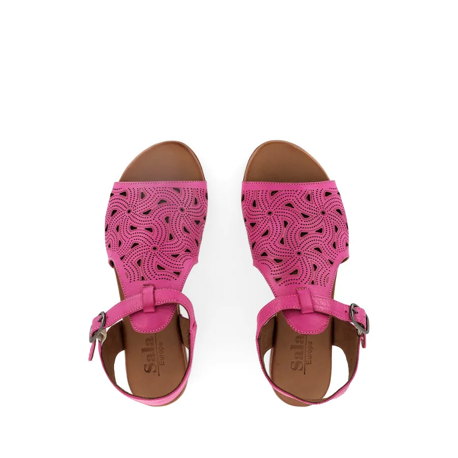 Comfortable Yet Stylish Outdoor Event TAHIRA - BEAD LEATHER