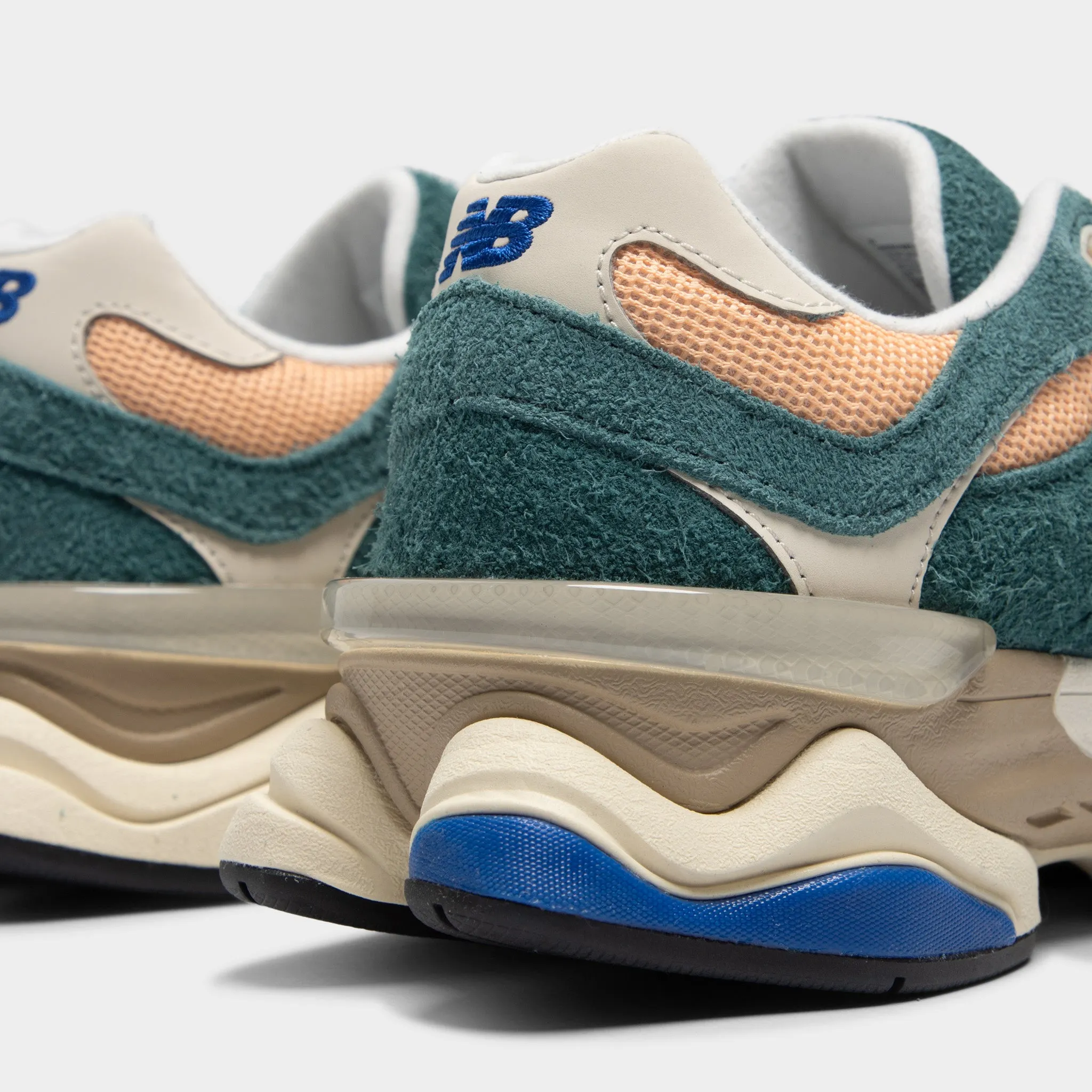 Heel Support necessary New Balance 9060 New Spruce / Peach Blossom