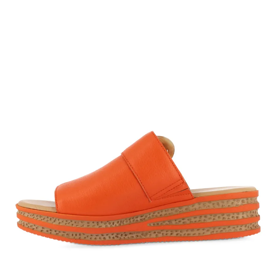 COSMOSO - ORANGE LEATHER Outdoor Escape Low key style