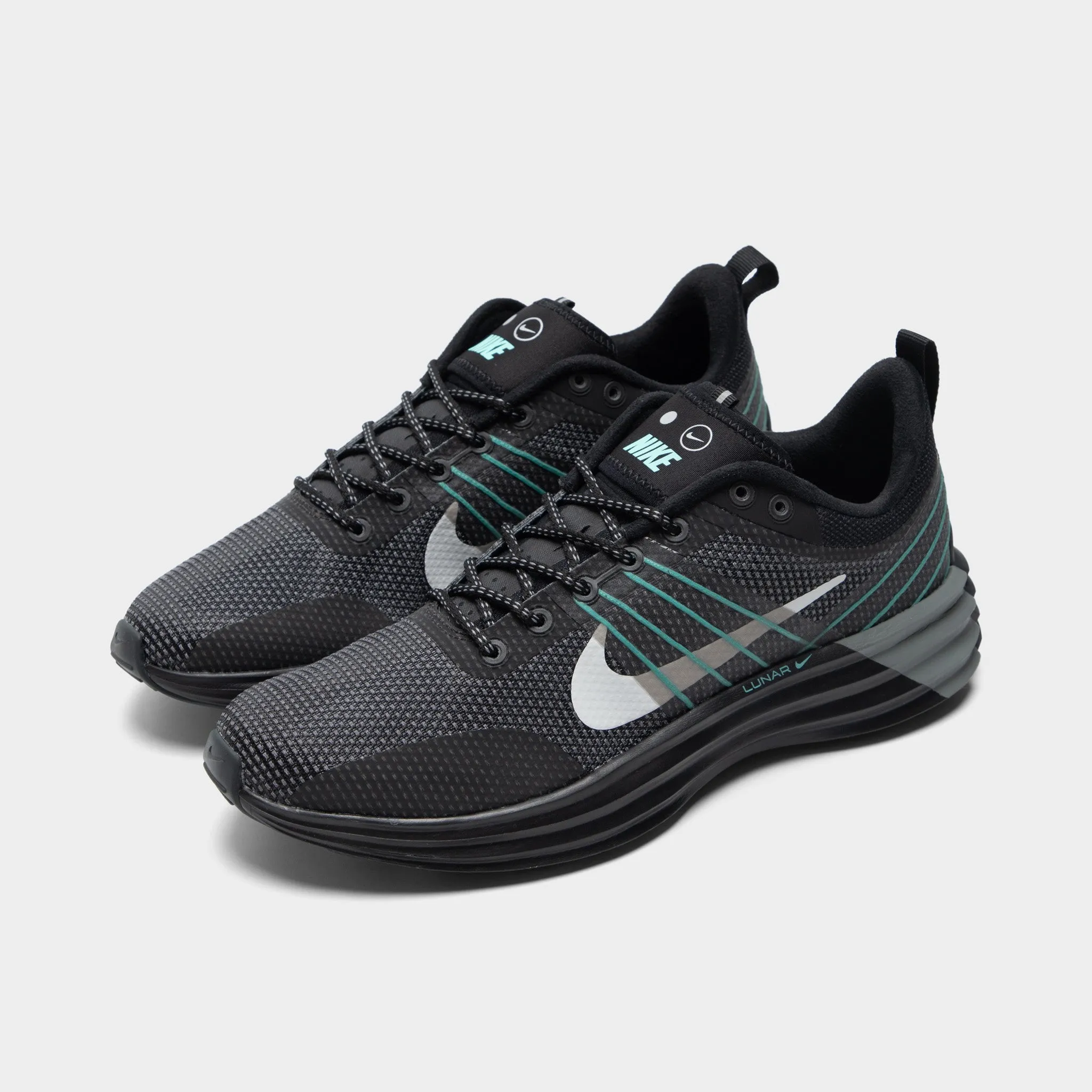 Nike Lunar Roam PRM Black / Photon Dust - Cool Grey Endurance Style.