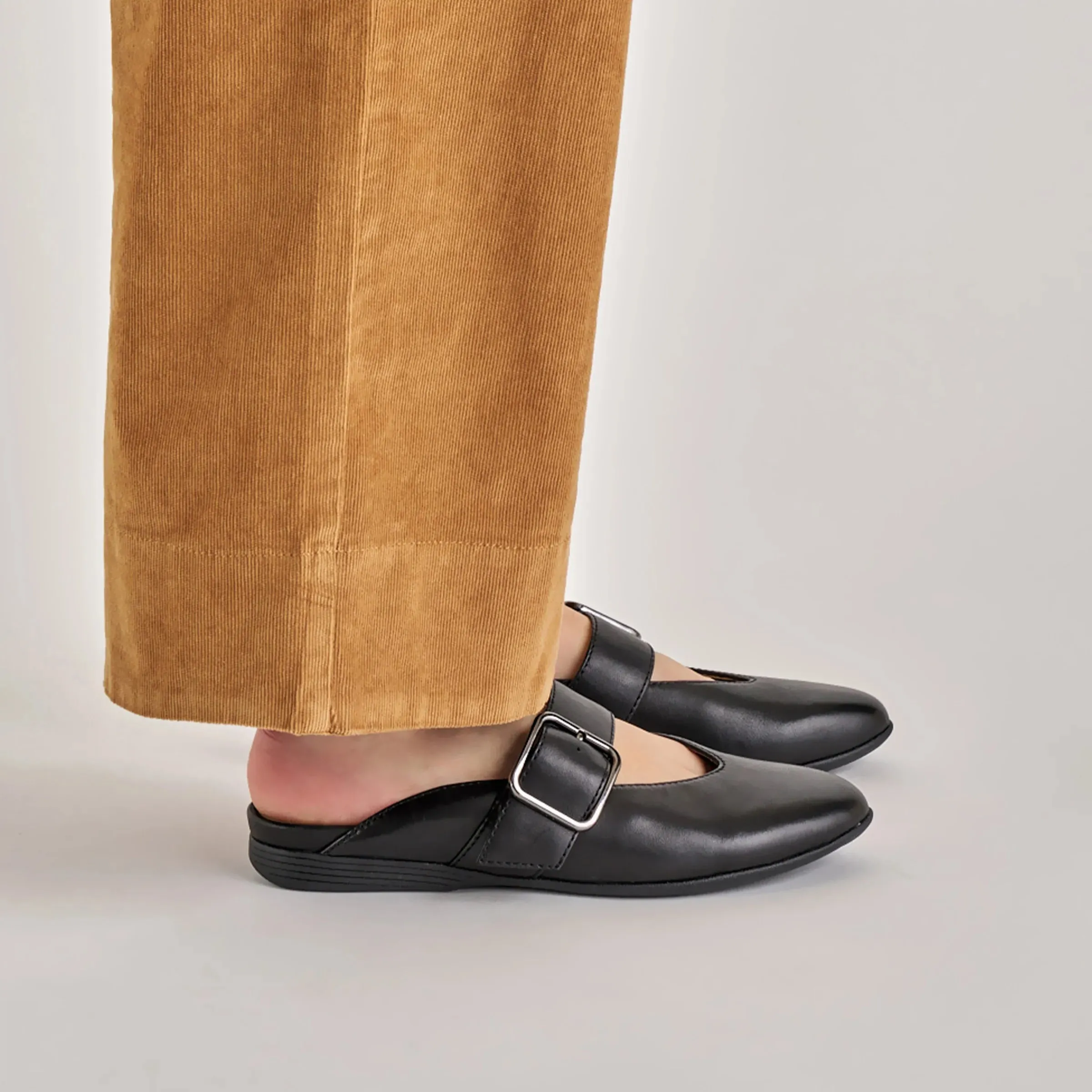 DANSKO LOTUS - BLACK World Walk