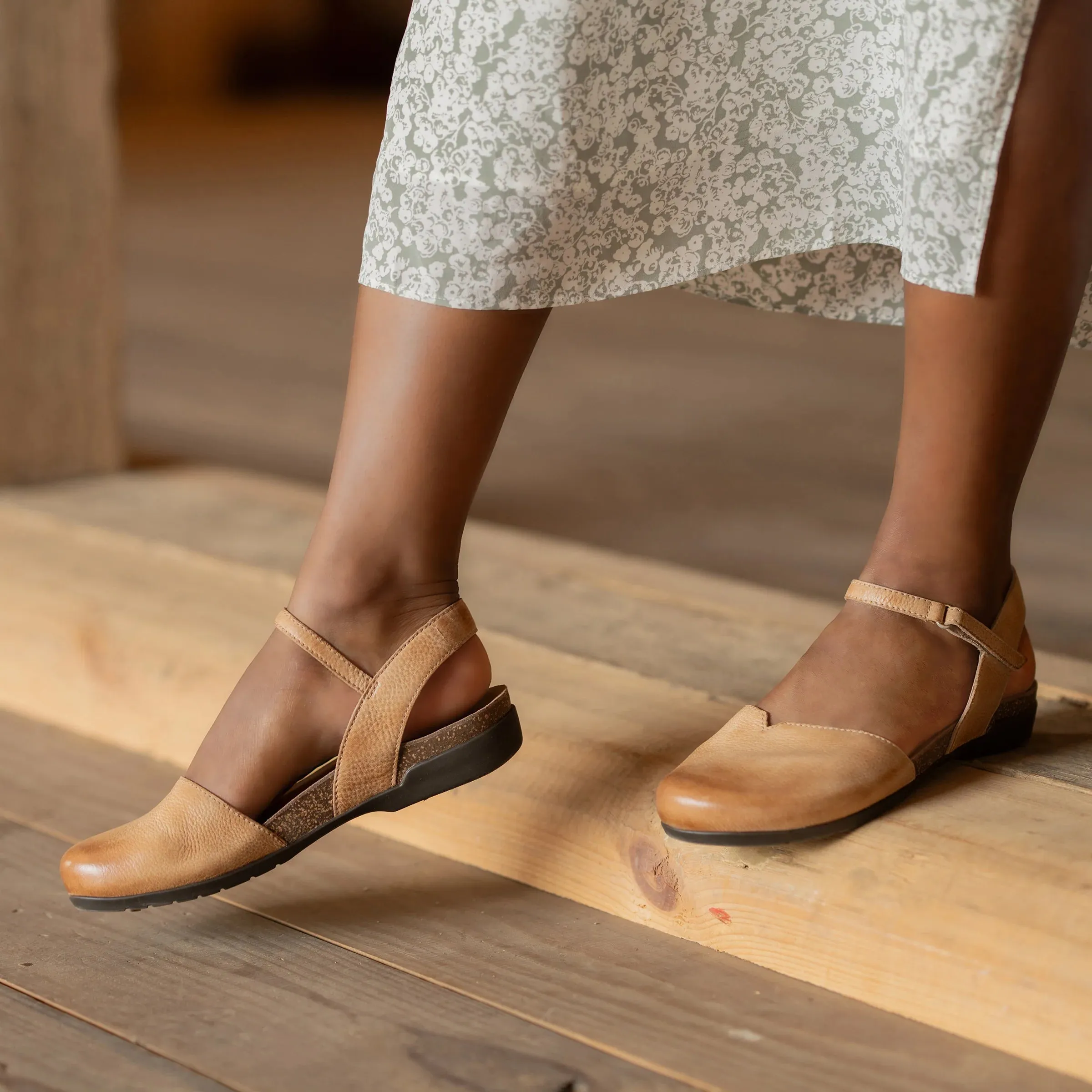 Commute Light Abrasion resistant DANSKO ROWAN - HONEY