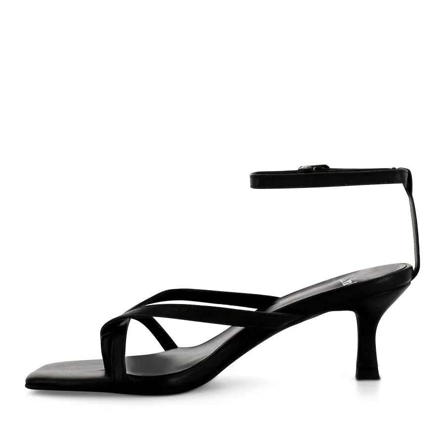 DENE - BLACK LEATHER Comfortable