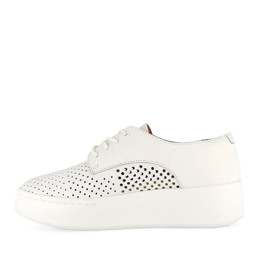 DERBY CITY PUNCH - WHITE LEATHER Water   Resistant Orthotic Compatible