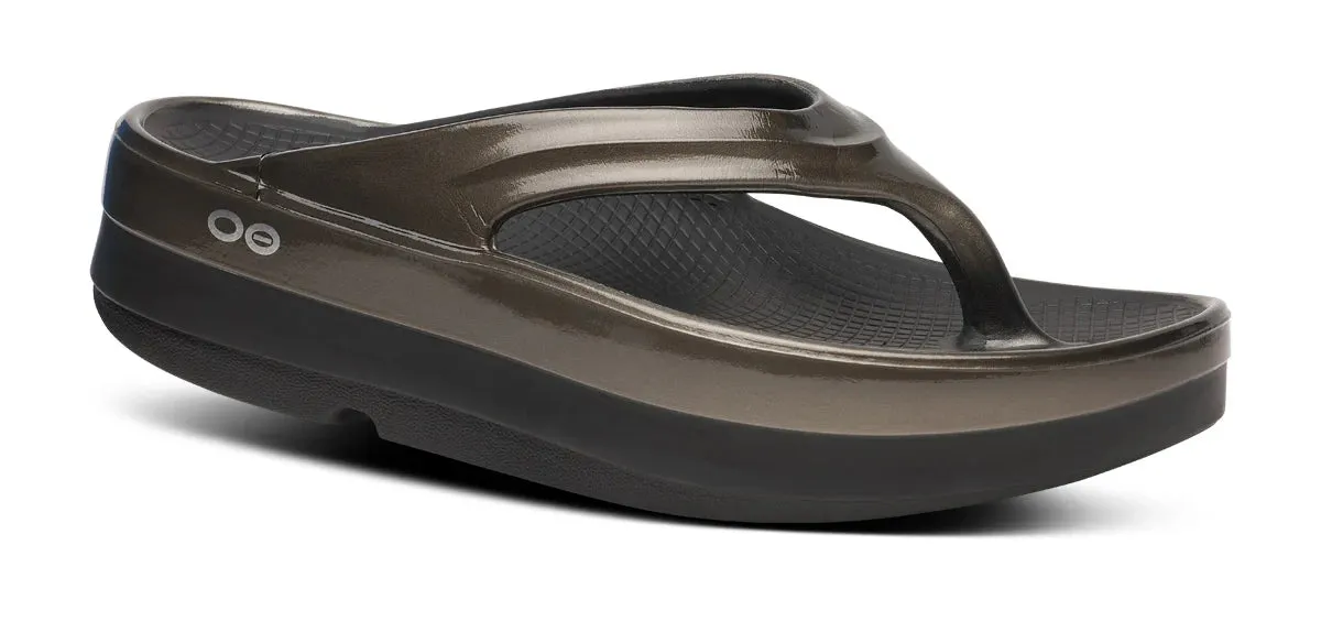 Ventilated Hero Mode OOFOS OOMEGA OOLALA STACKED SANDAL - TITANIUM MIRROR