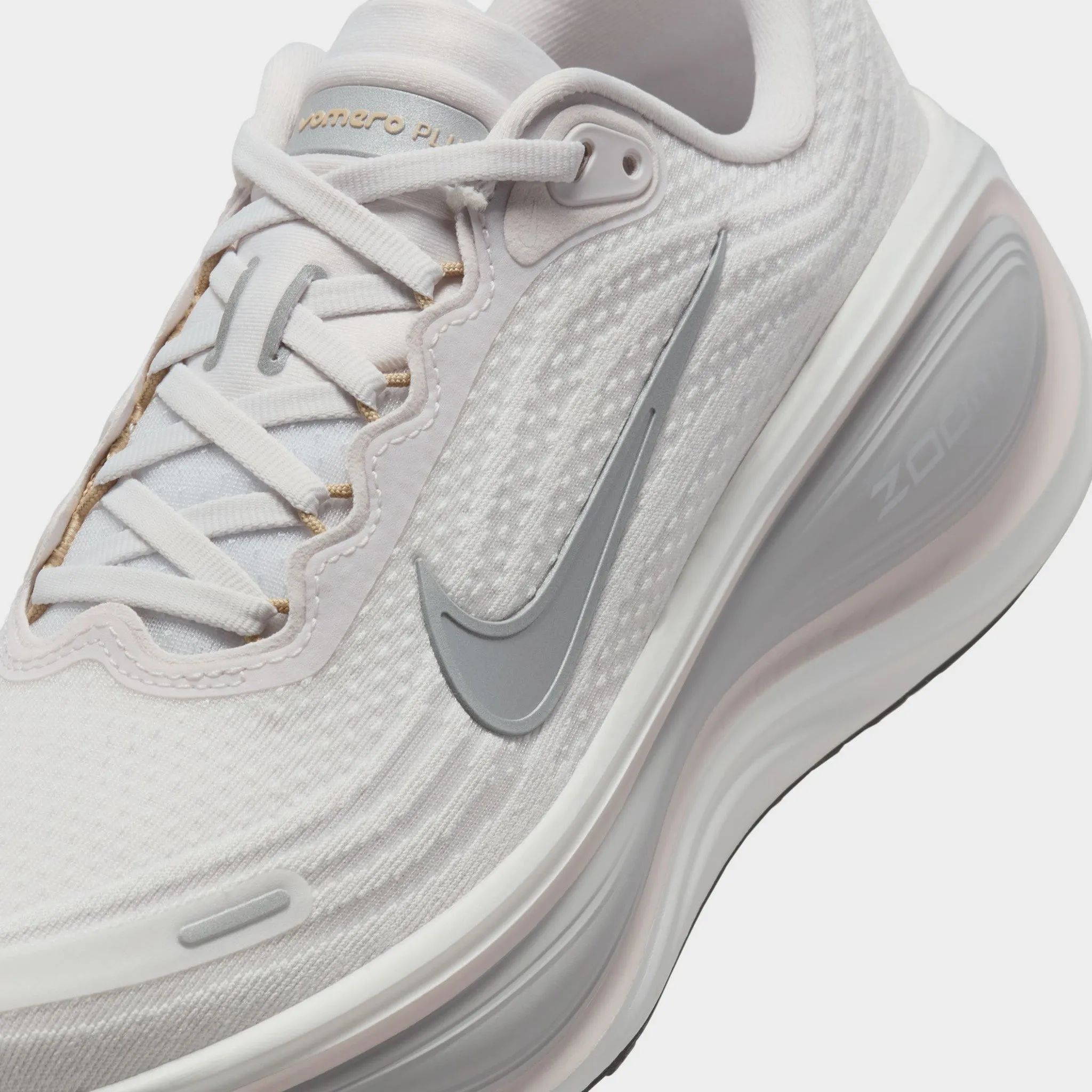 AntiOdor Active Routine Nike Women's Vomero Plus Vast Grey / Metallic Silver - Off White