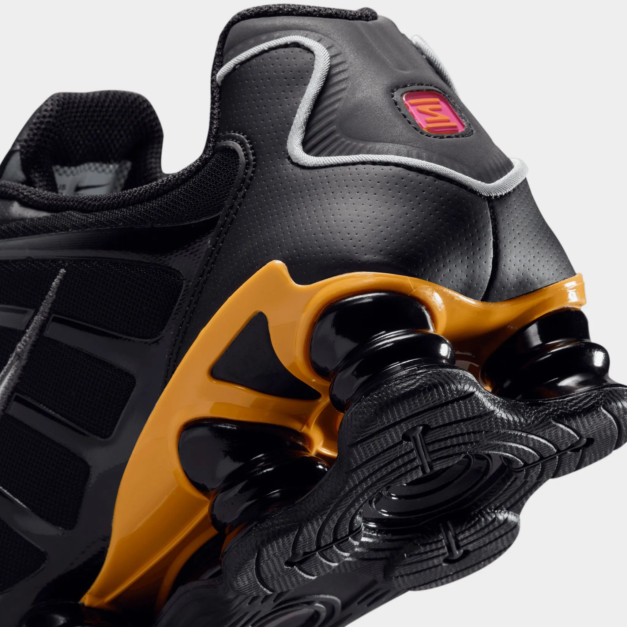 Lace Comfort Nike Shox TL Black / Metallic Silver - Varsity Maize