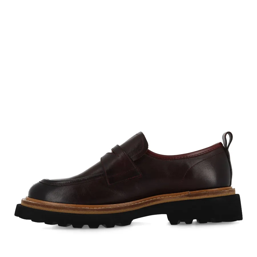 ABBA - PINOT LEATHER Indoor Effortless Look