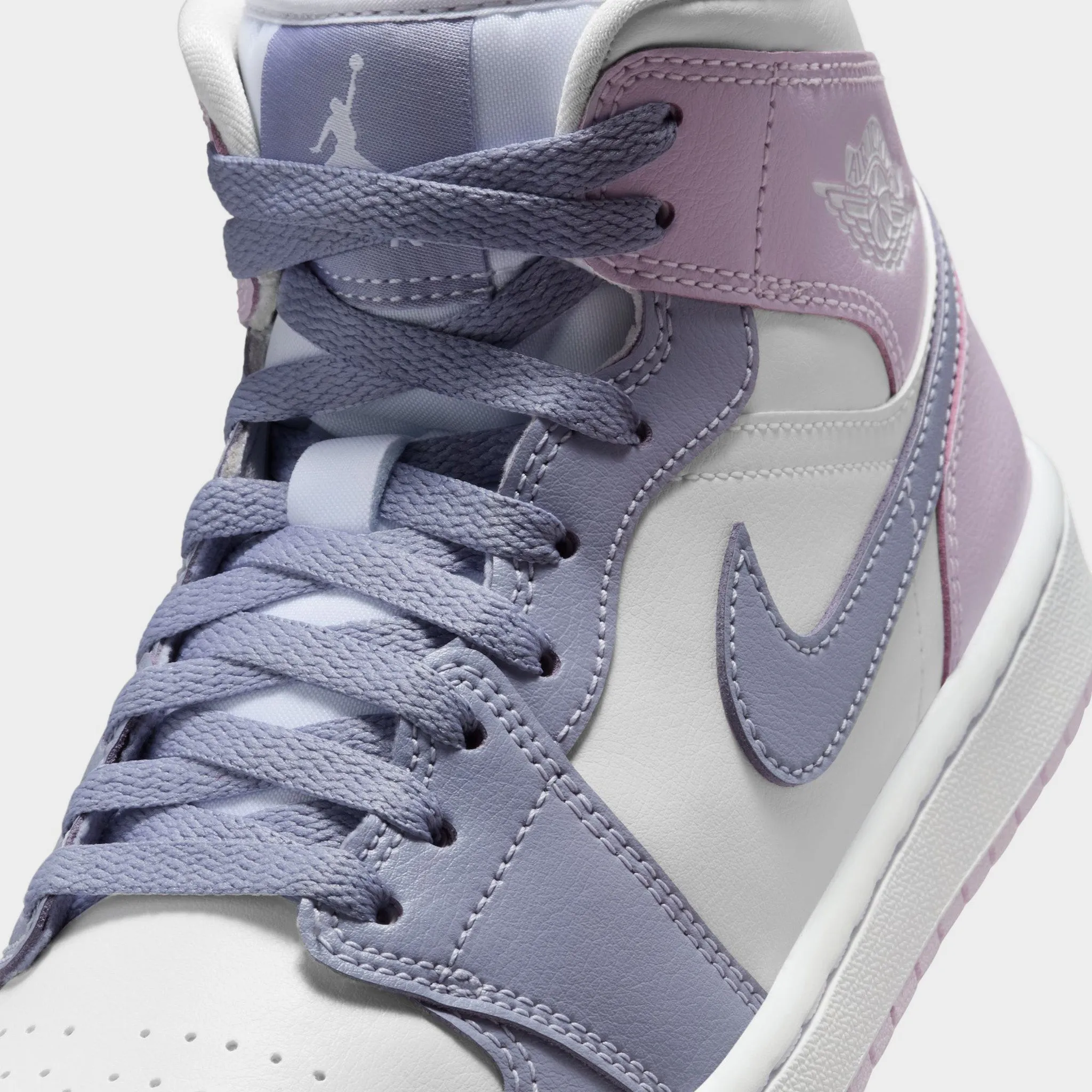 Jordan Women's 1 Mid Indigo Haze / Doll-White Foot Hugging Fit