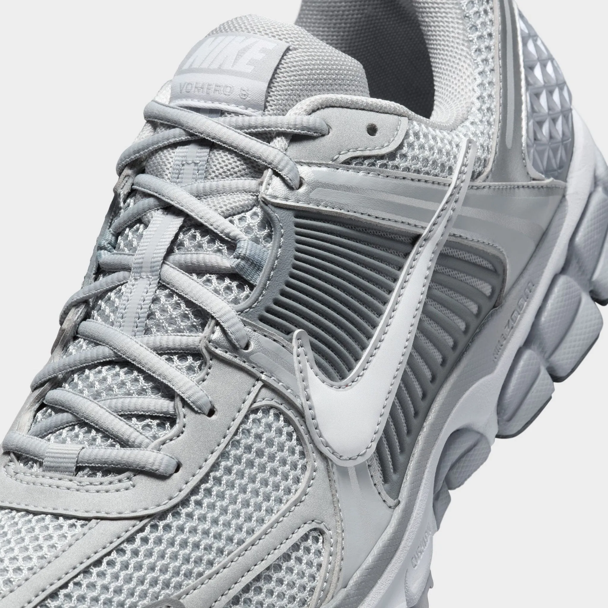 Effortless Entry Bold Design Nike Zoom Vomero 5 Wolf Grey / White - Metallic Silver