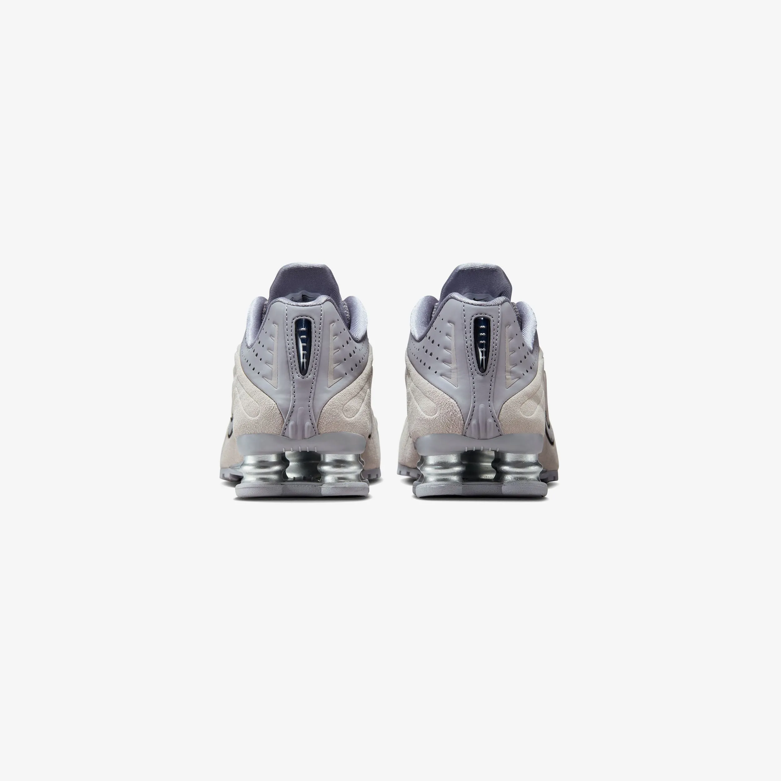 party - goers' seductive Wmns Shox R4