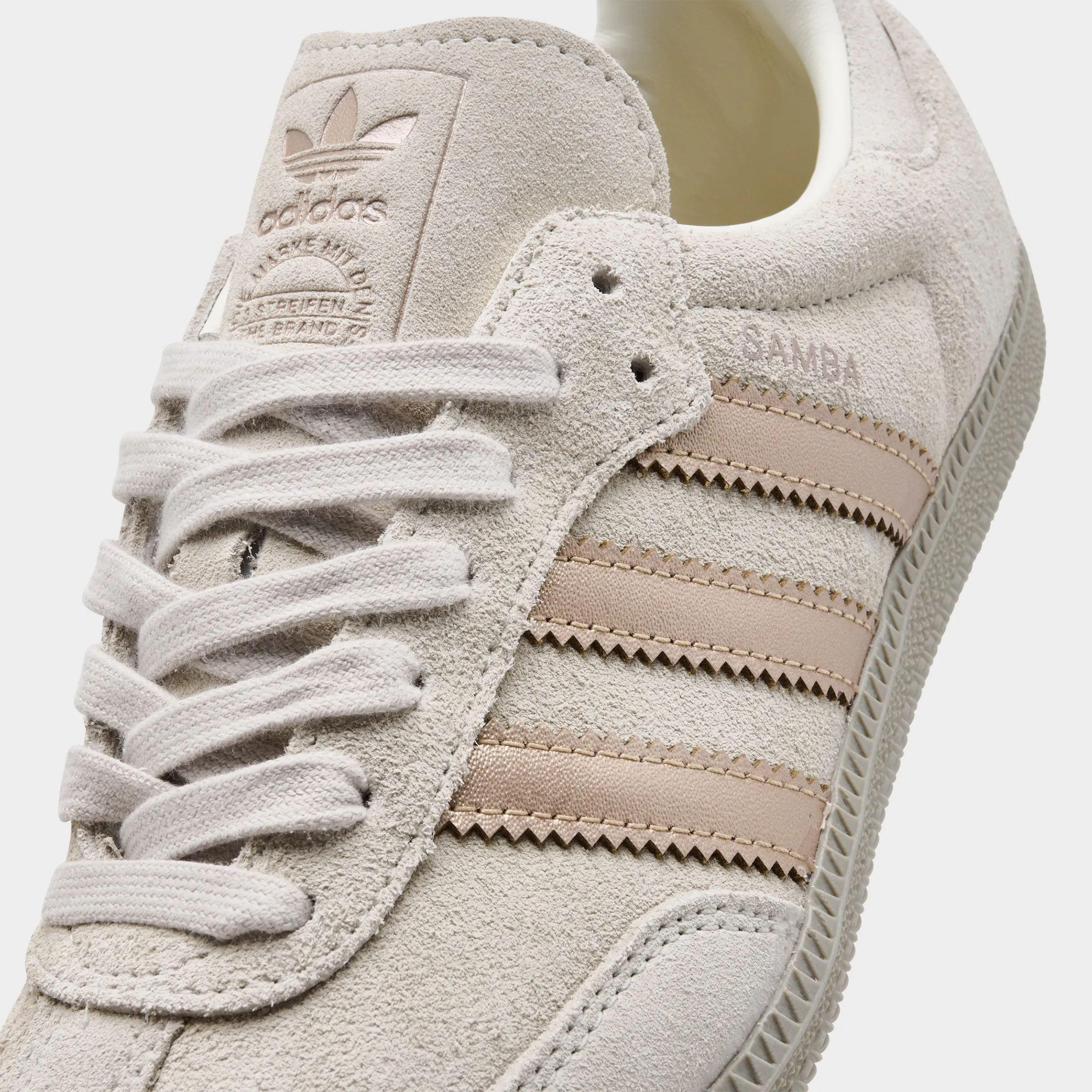 adidas Women's Samba OG Off White / Copper Metallic - Putty Beige All-around silhouette Everyday Fit