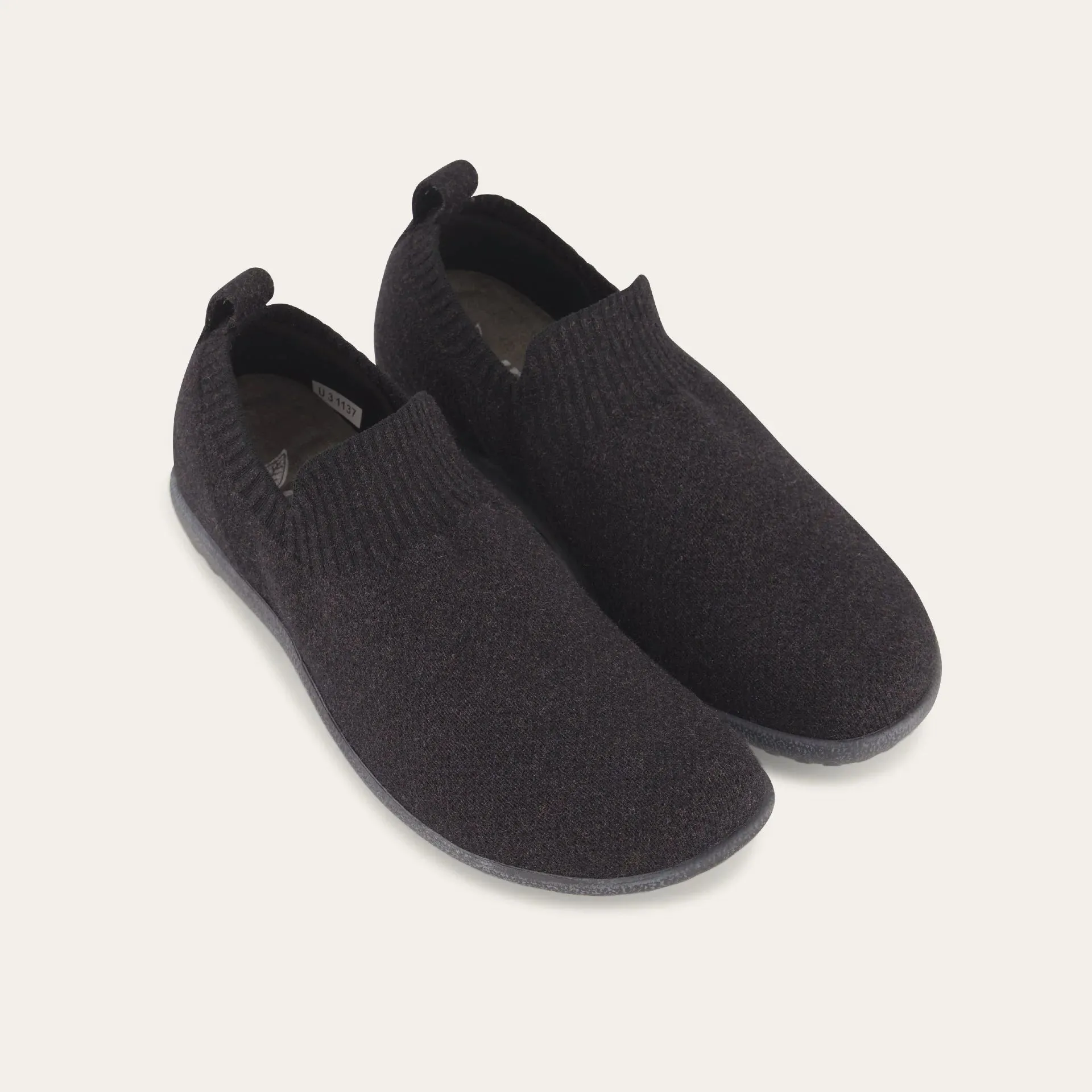 NAOT NUKU - BLACK - 13020038B Couple Pair