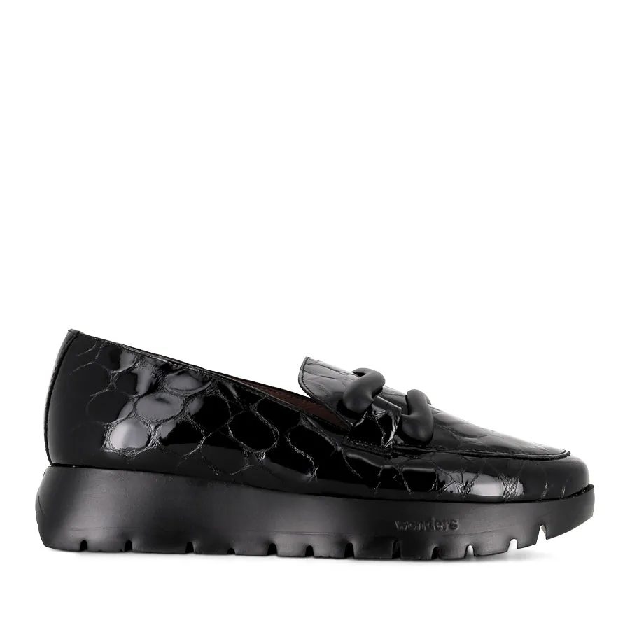 AMIRS A-2430 - BLACK CROC PATENT Train Ride Step Firmly