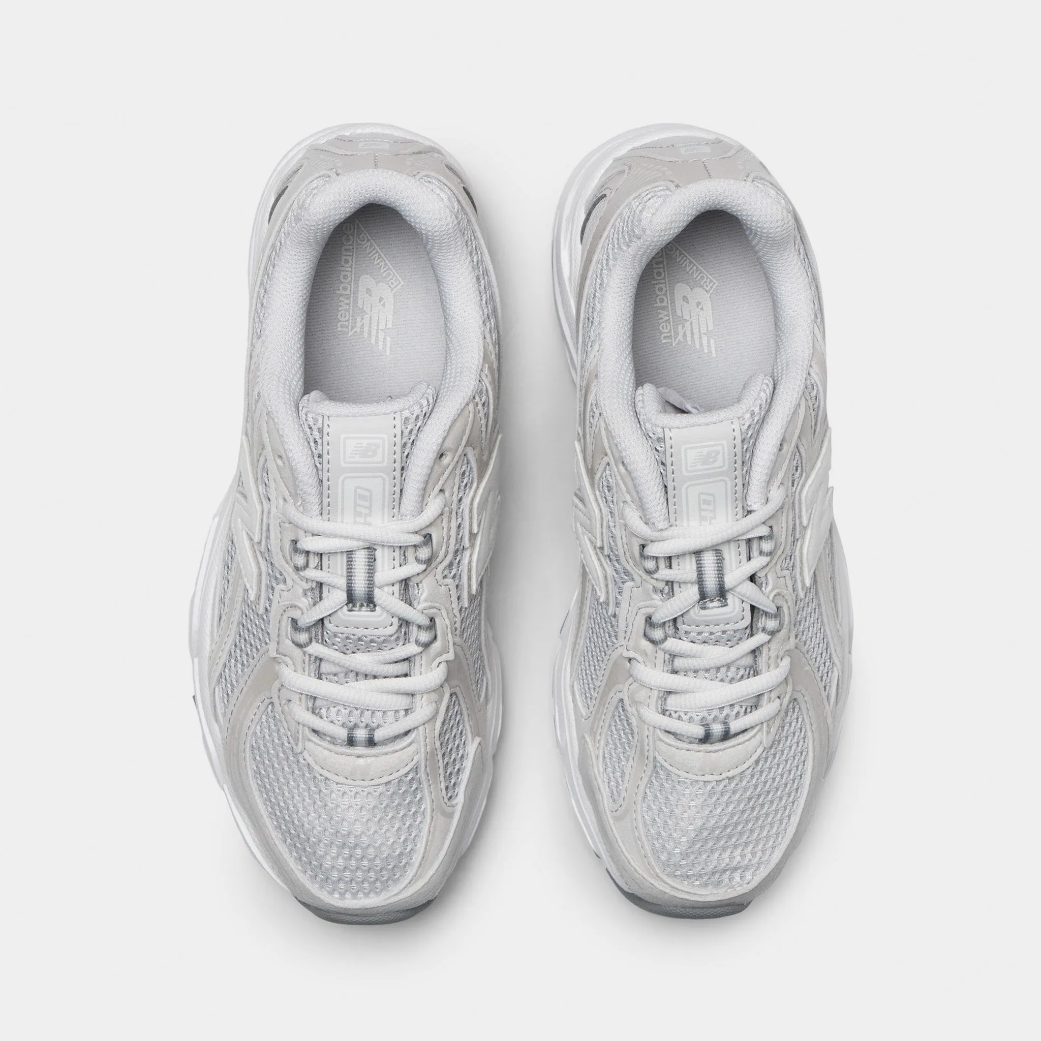 Adjustable Strap Lock Smooth Landing New Balance Juniors' 740 Grey Matter / White