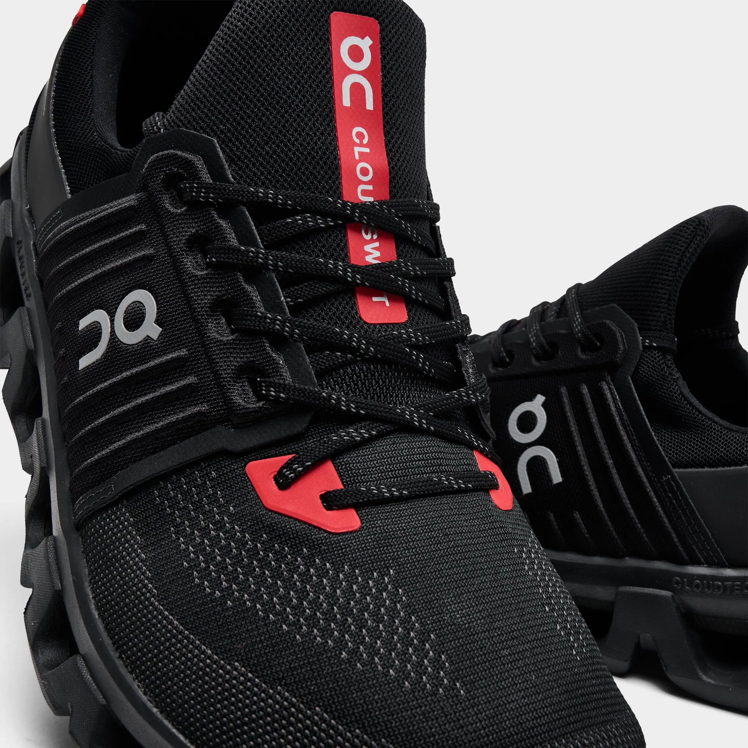 Vibrant Look On Cloudswift 4 Black / Grey - Red