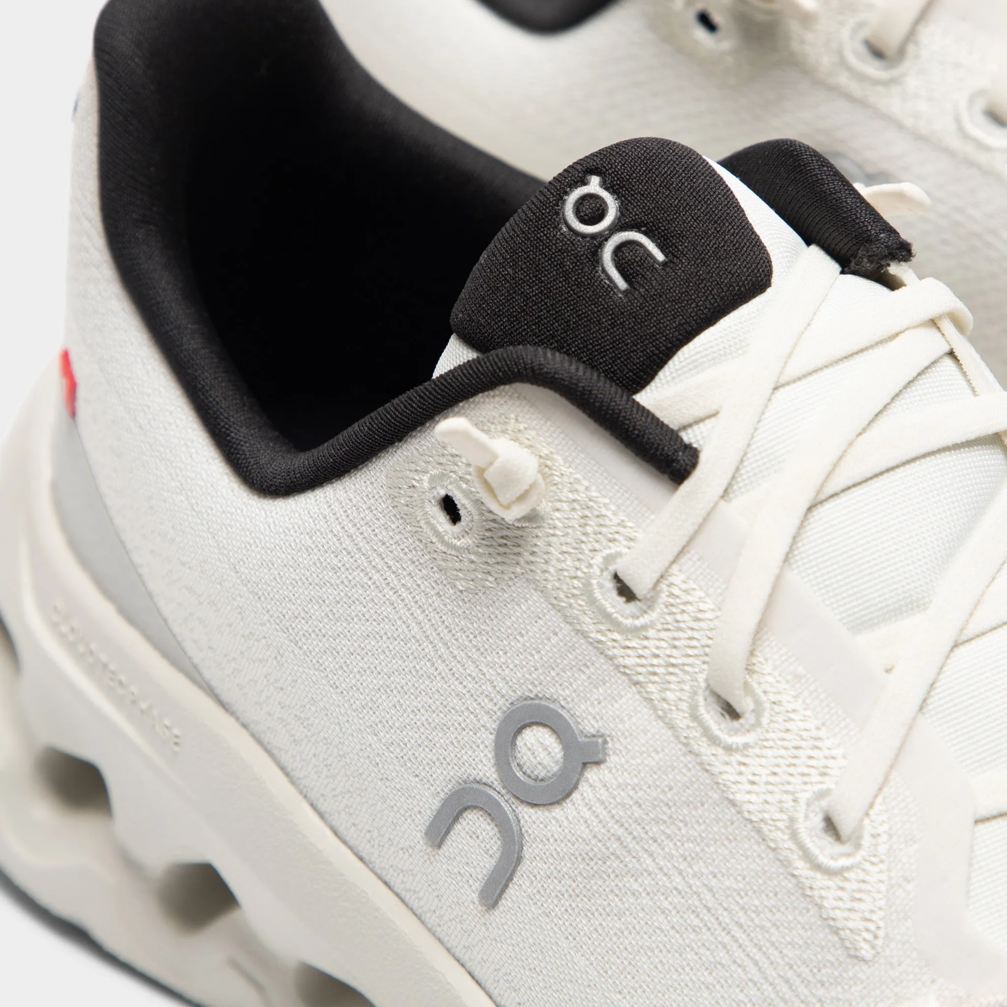 On Women's Cloudtilt Pearl / Ice Thermoregulating Insulation Go Sport