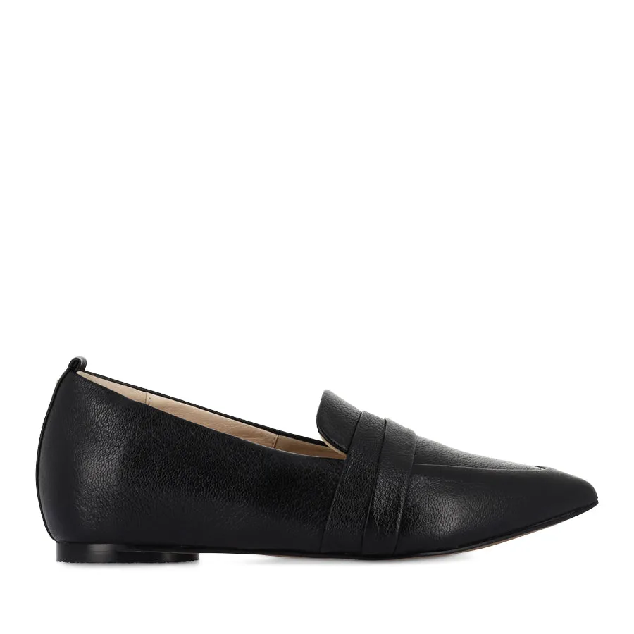 Grass Path Versatile Slip-Ons HARLOW - BLACK TUMBLED LEATHER Casual Essential