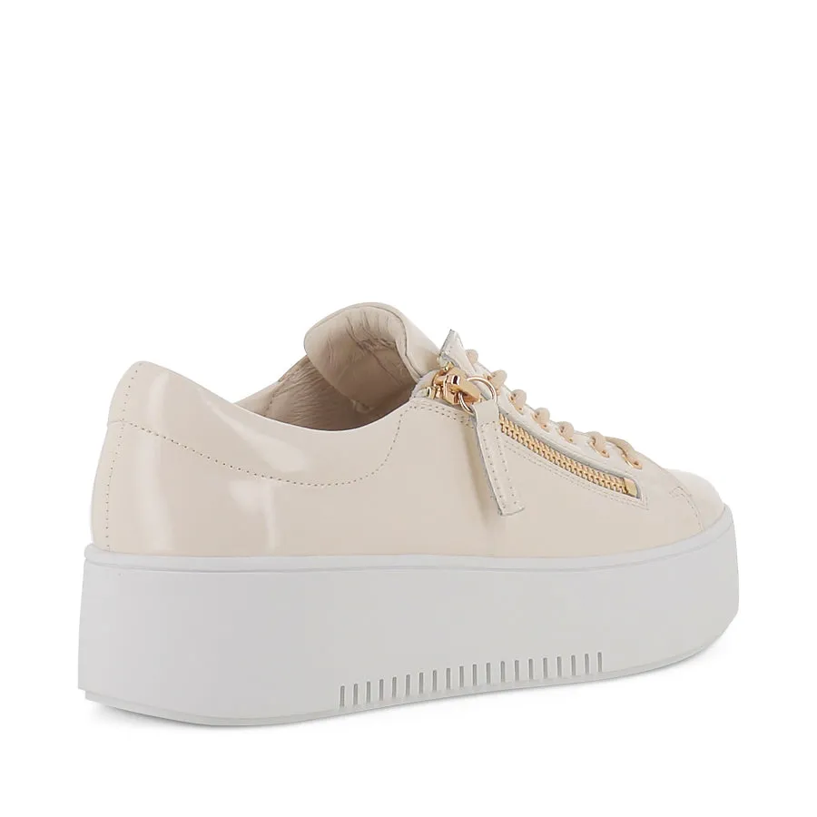 WOLFIE - IVORY PATENT LEATHER Long-Distance Walking Ergonomic Footbed Design
