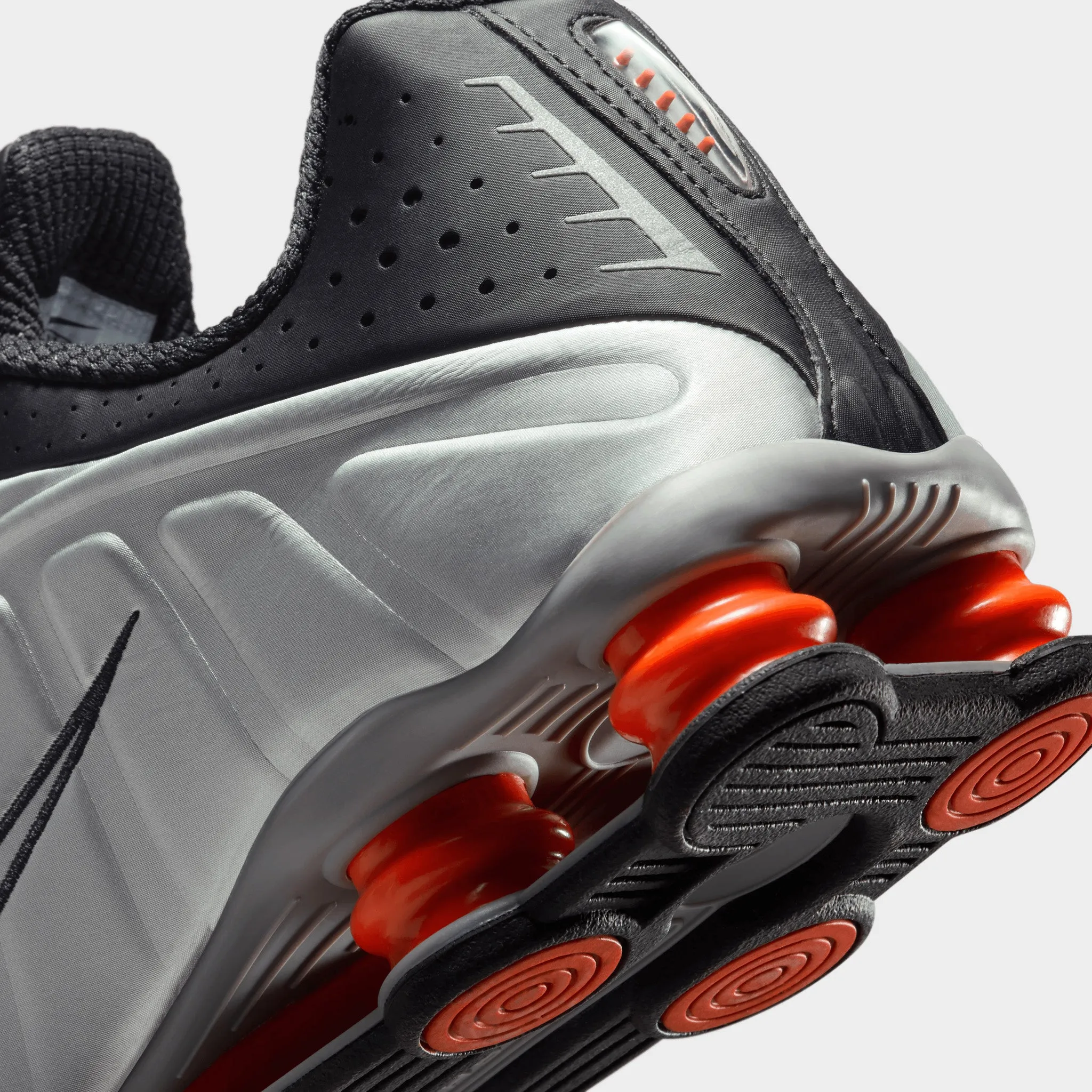 Nike Shox R4 Metallic Silver / Black Classic Wear Hyper Responsive