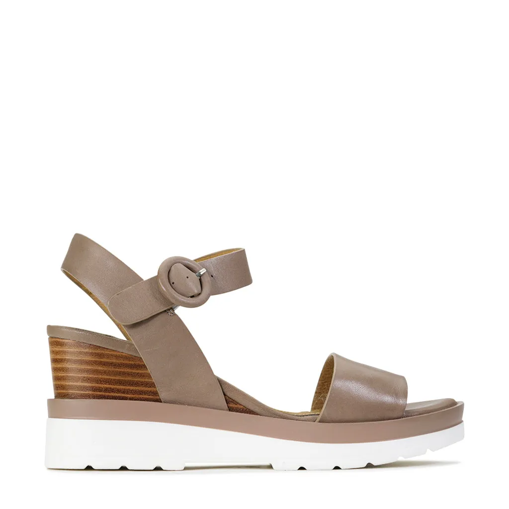JADON LEATHER WEDGE  SANDALS fire night