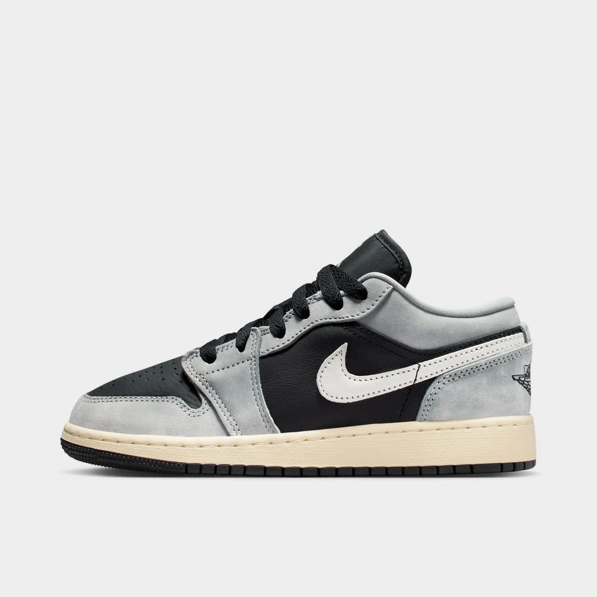 Casual Look Jordan 1 Low SE GS Light Smoke Grey / Black - Sail