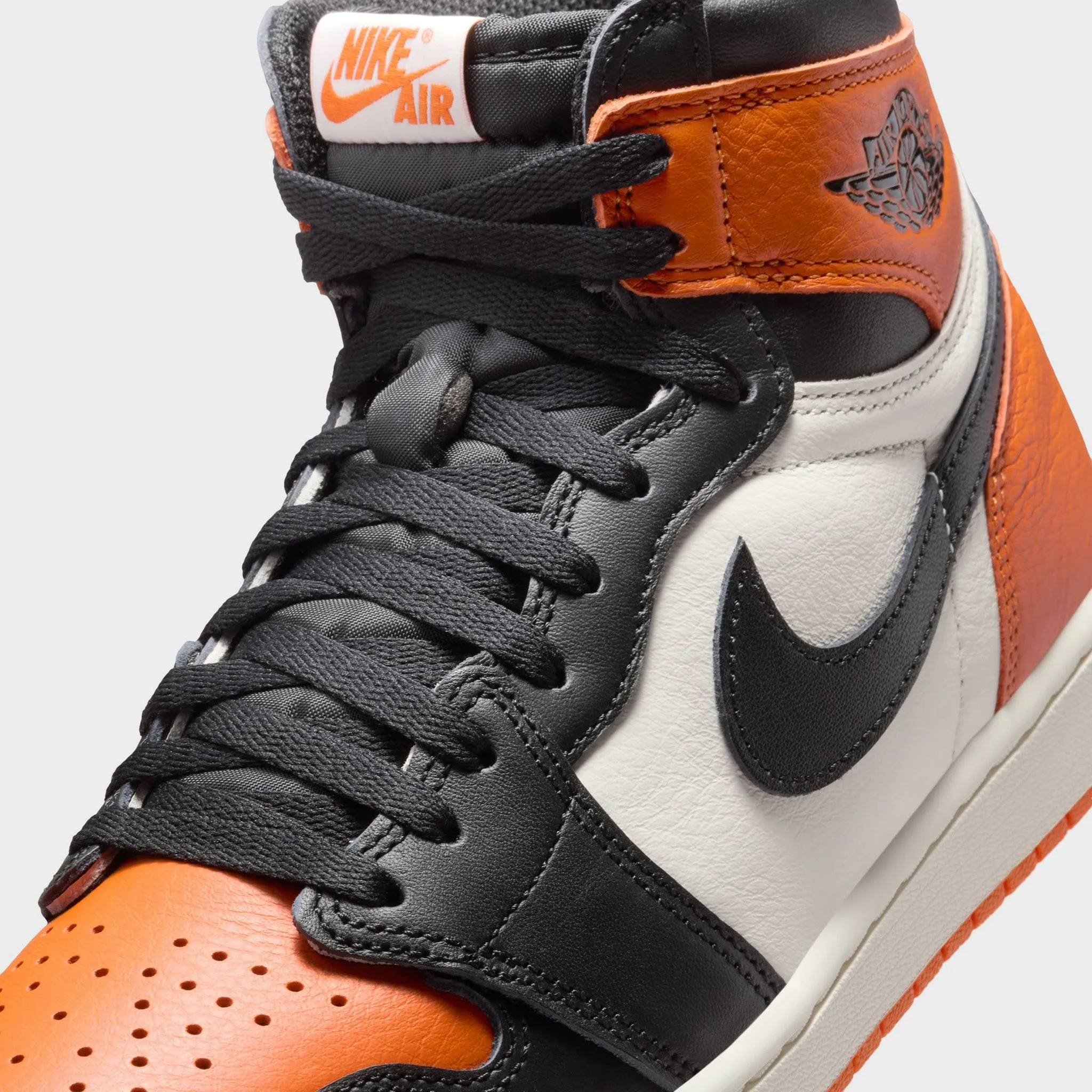 Jordan 1 Retro High OG Black / Sail - Starfish skateboarders - specific functions