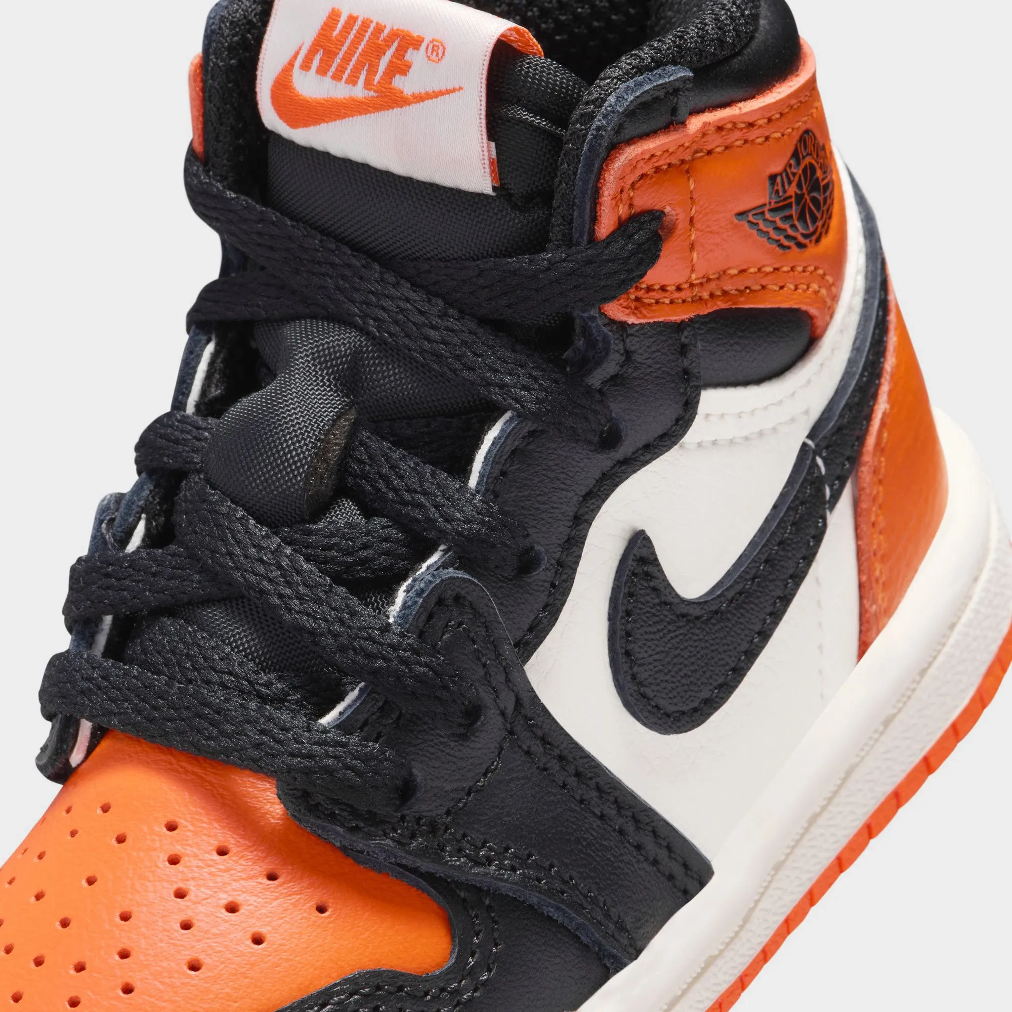 Lateral Guard Jordan 1 Retro High OG TD Black / Sail - Starfish
