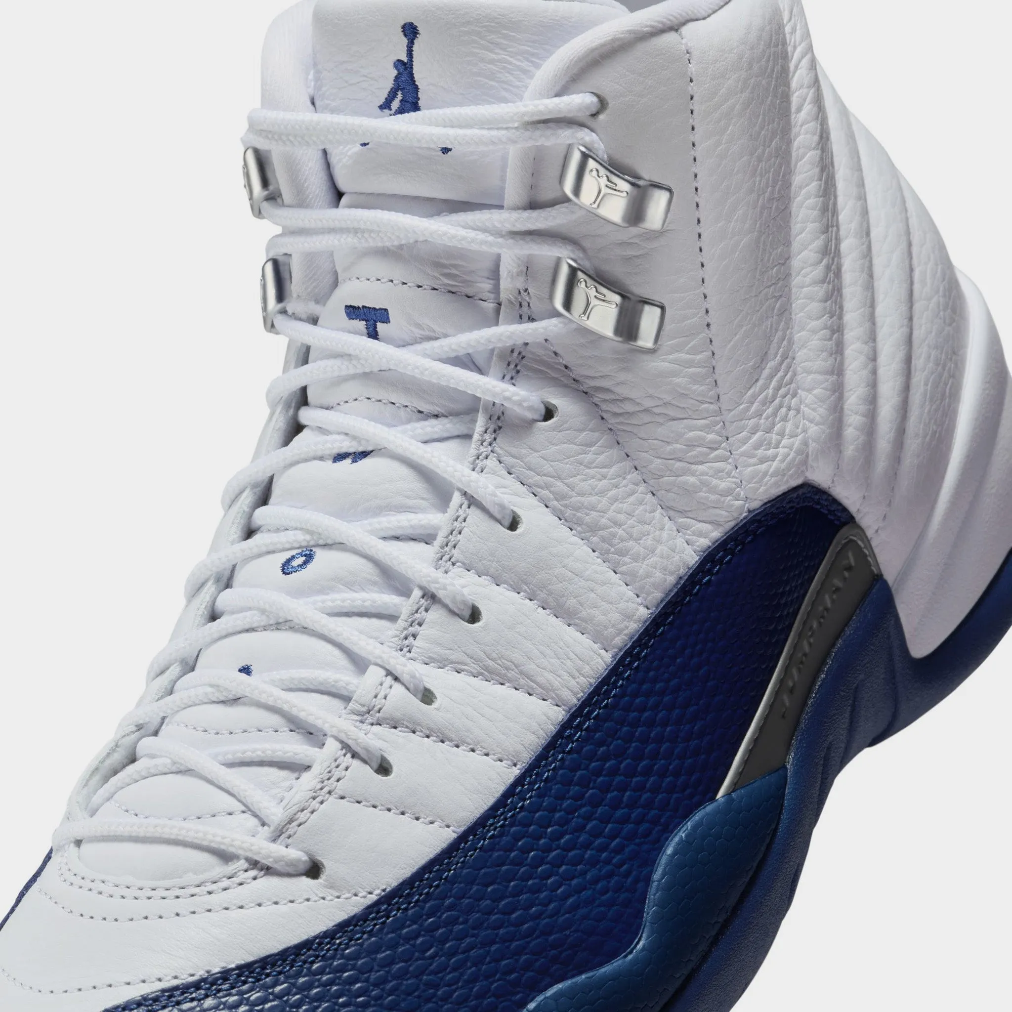 Dynamic response Jordan 12 Retro White / French Blue - Metallic Silver