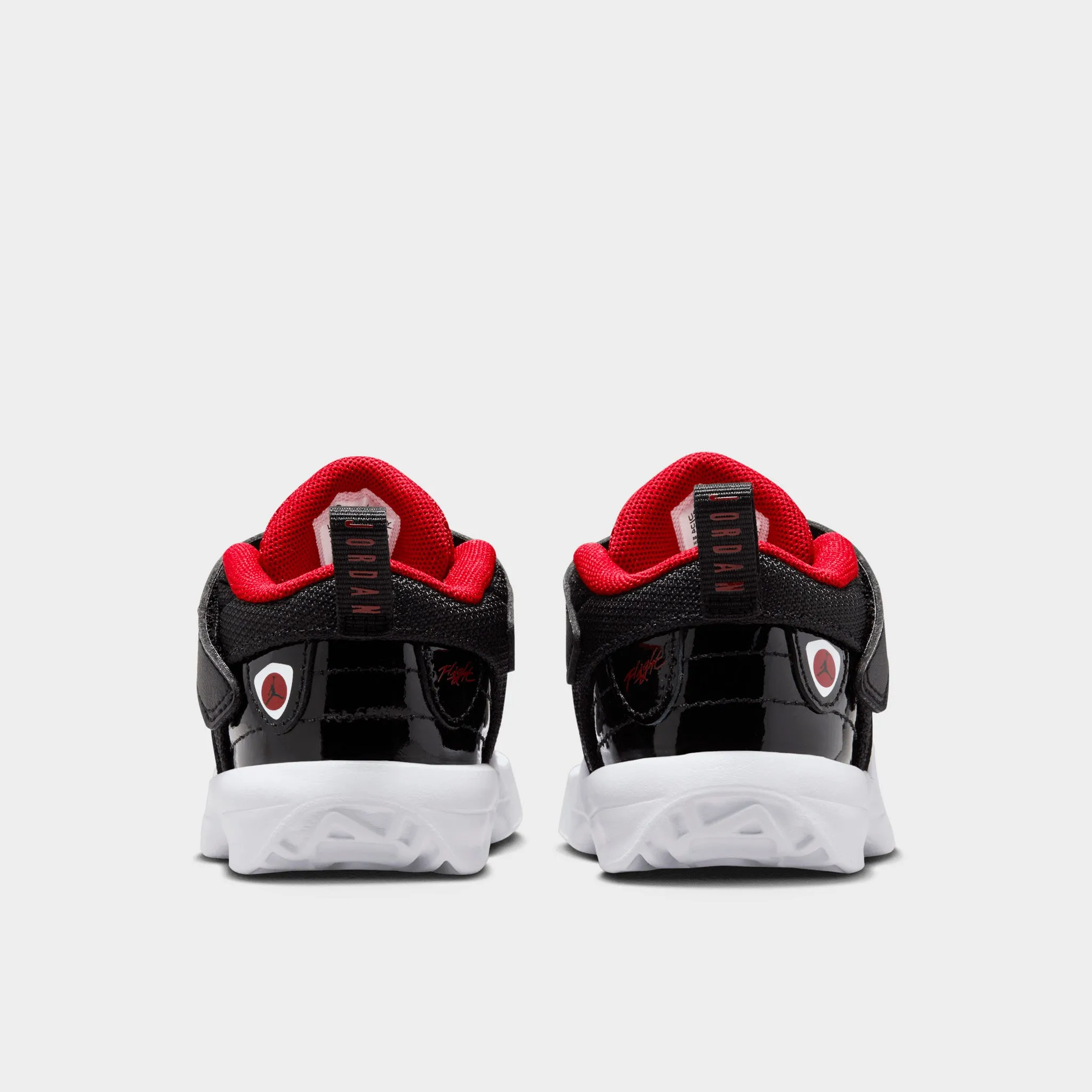 Jordan Max Aura 6 TD Black / Gym Red - White Flexible Arch Support