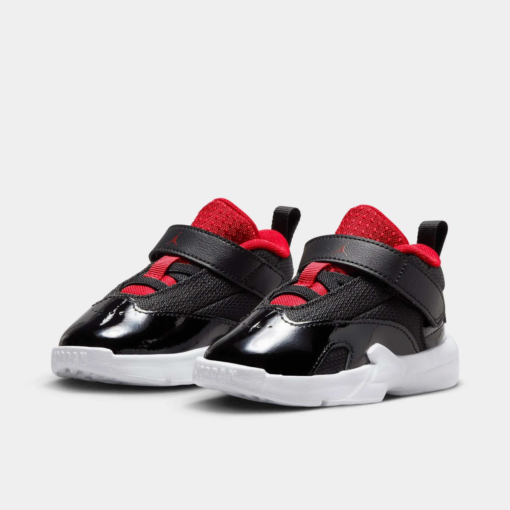 Jordan Max Aura 6 TD Black / Gym Red - White mesh material