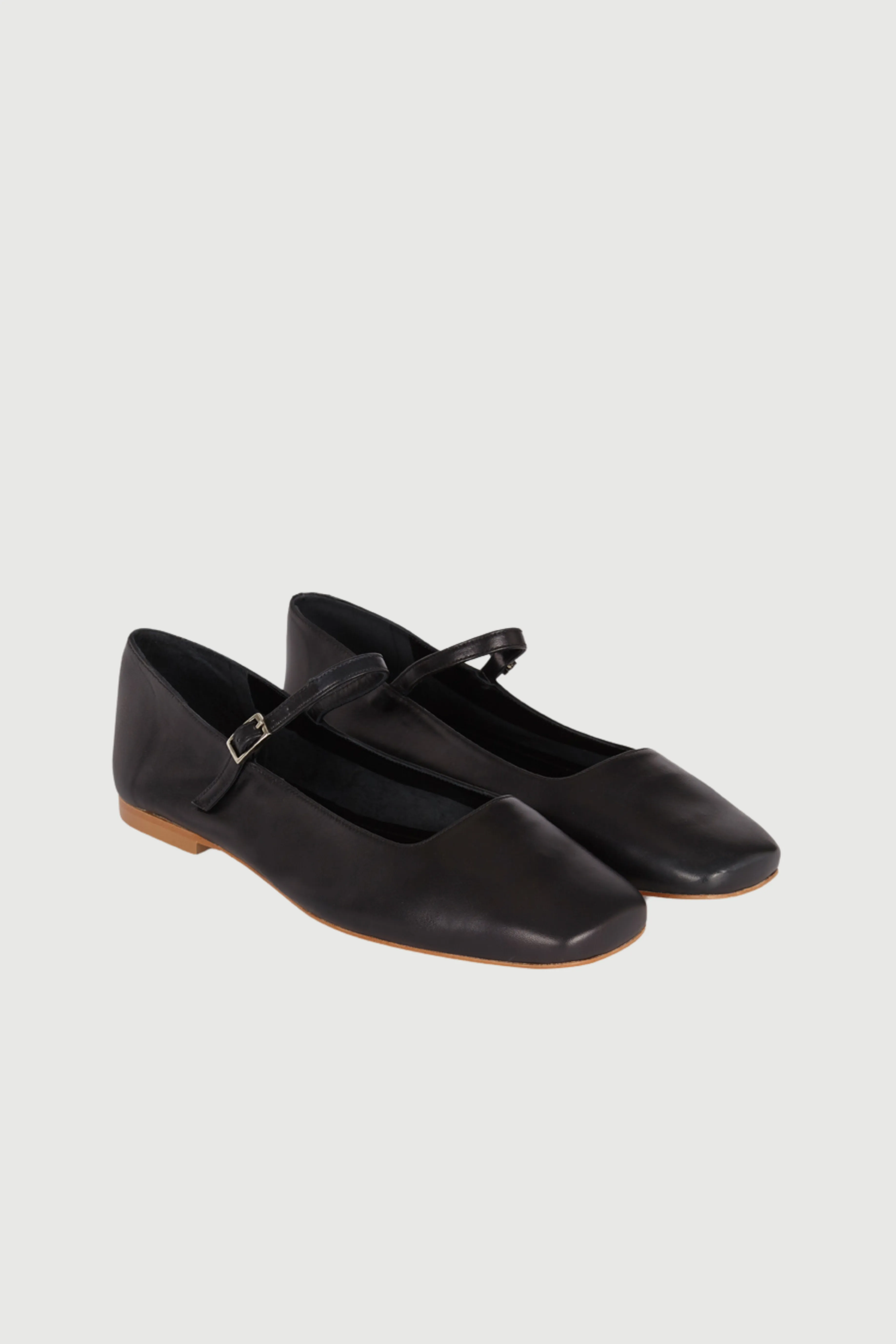 Comfortable cuffs Moisture wicking Julieta Mary Janes in Black Leather