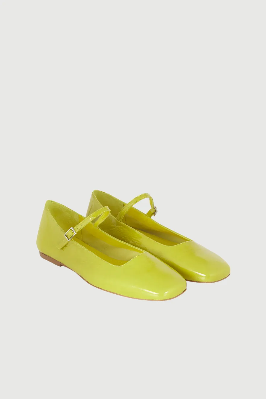 Smooth Movement Julieta Mary Janes in Lime-coloured Patent Leather