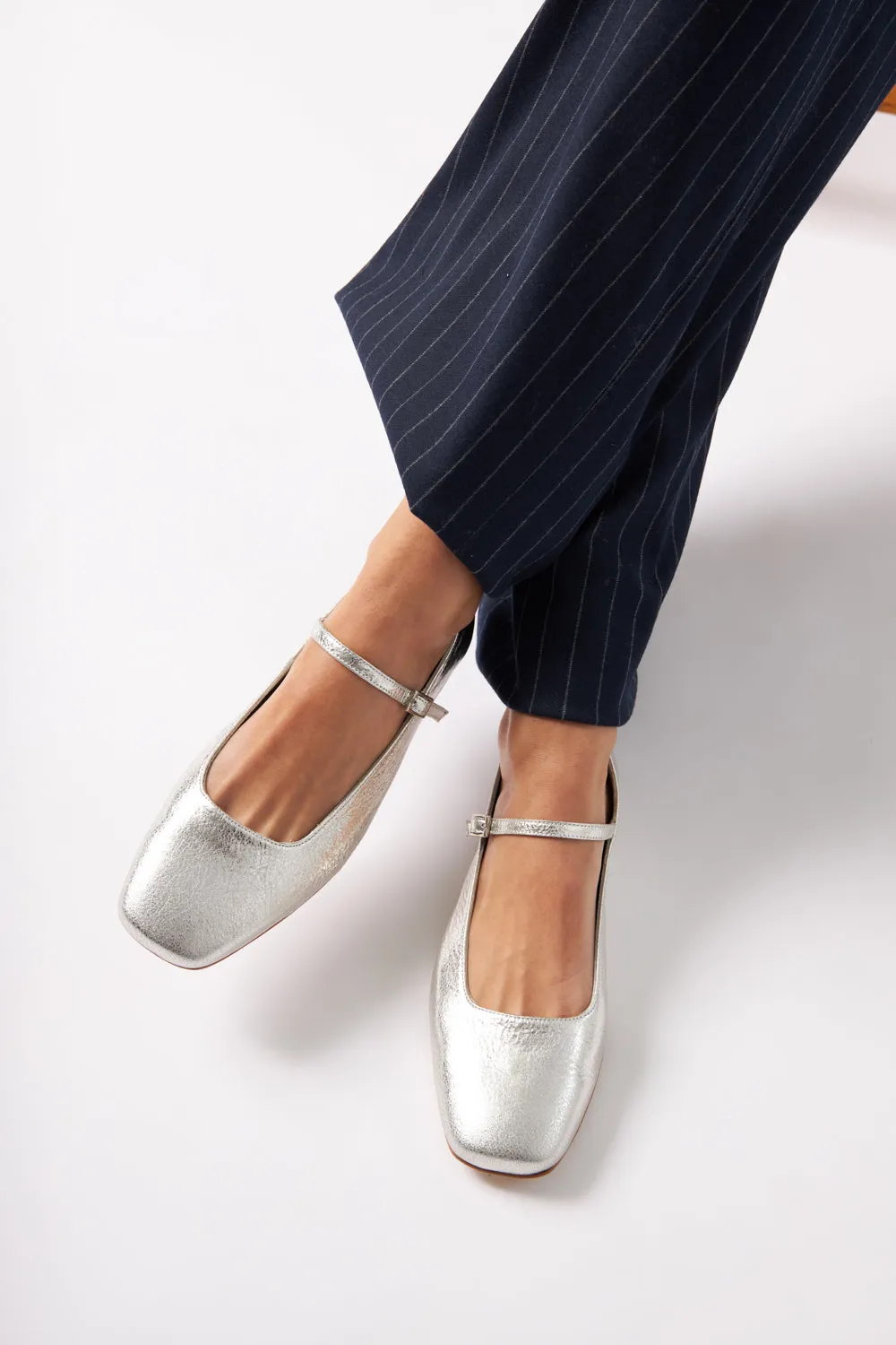 Julieta Mary Janes in Silver Leather Ergonomic Design Smooth Surface