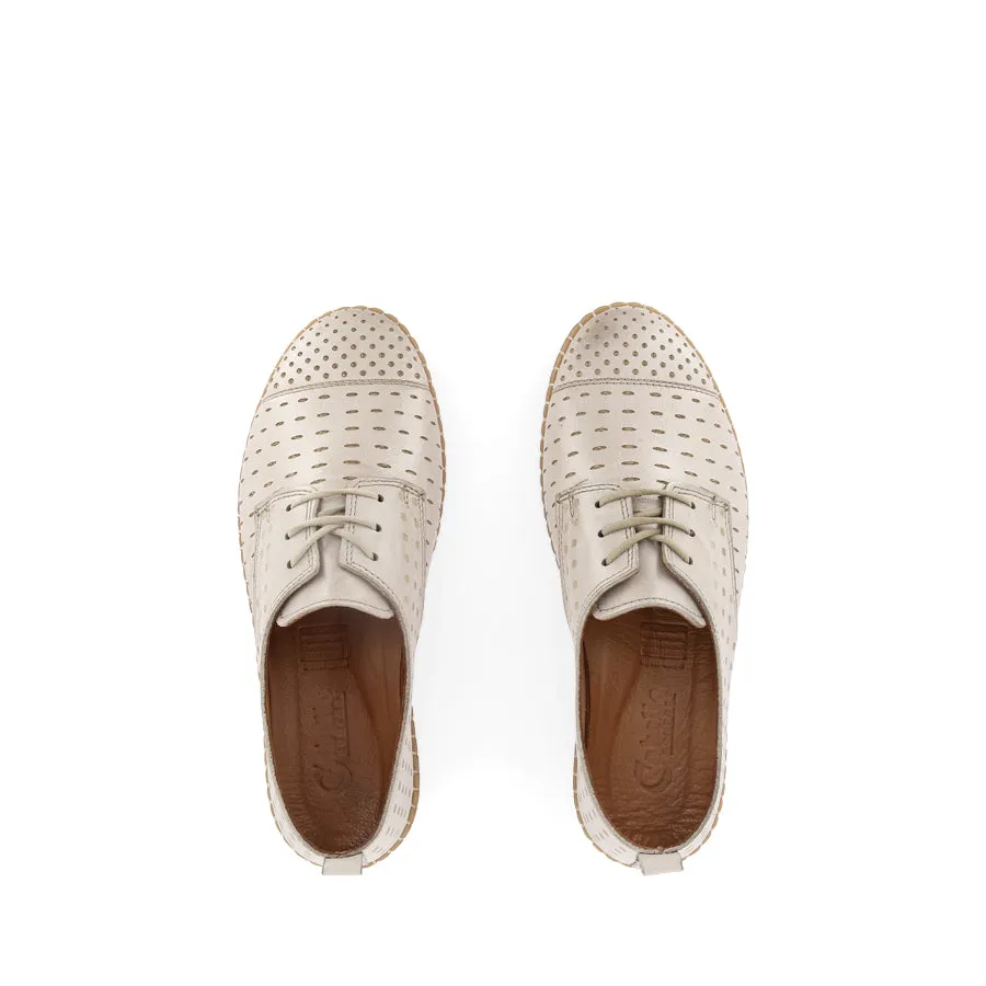 KROOT - TAUPE LEATHER Hold Path Resort Style